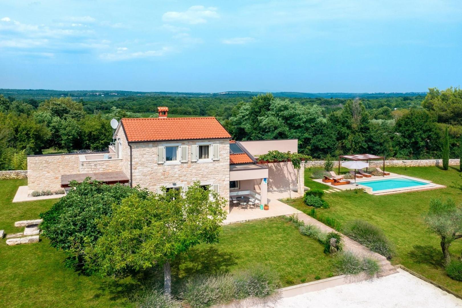 Villa photo 2