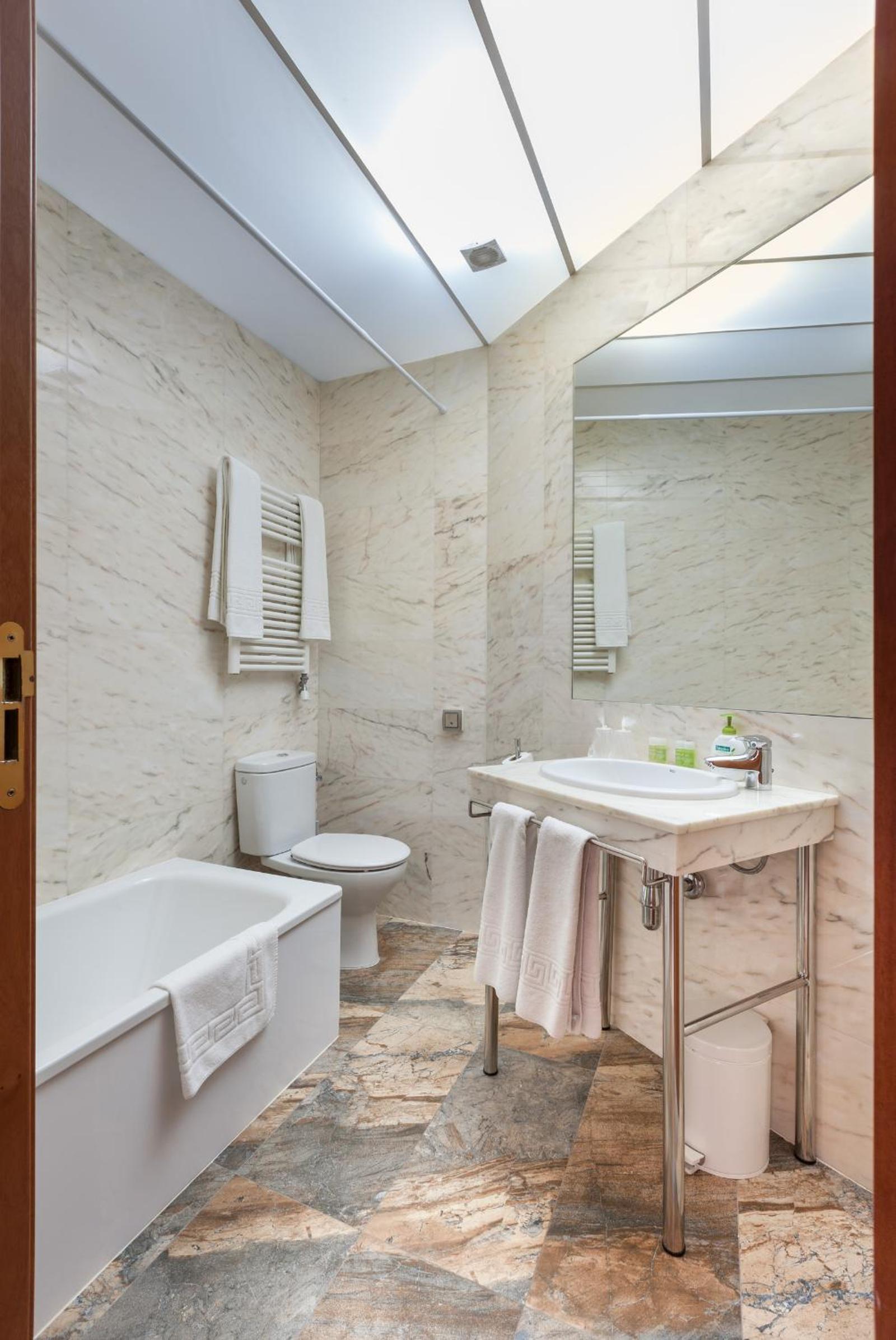 Double Room thumbnail 6