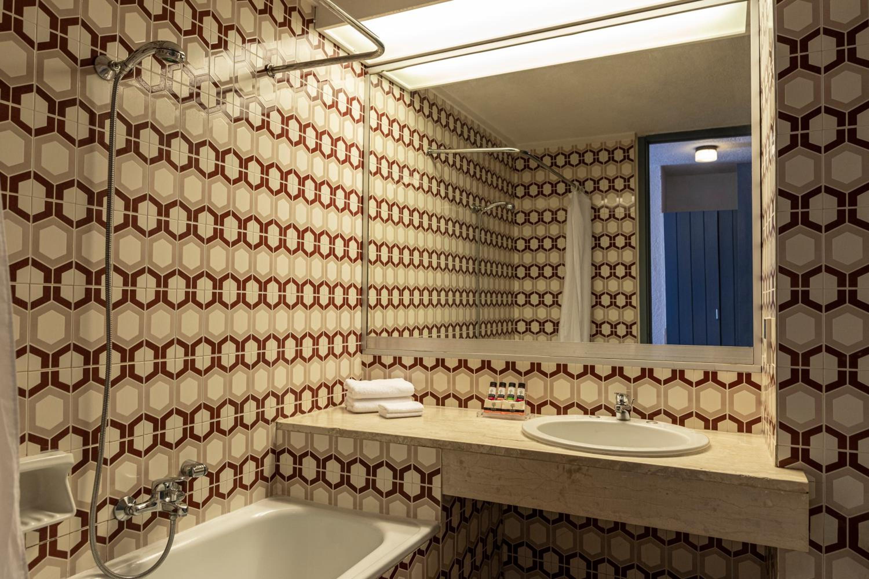 Double or Twin Room - Photo 3