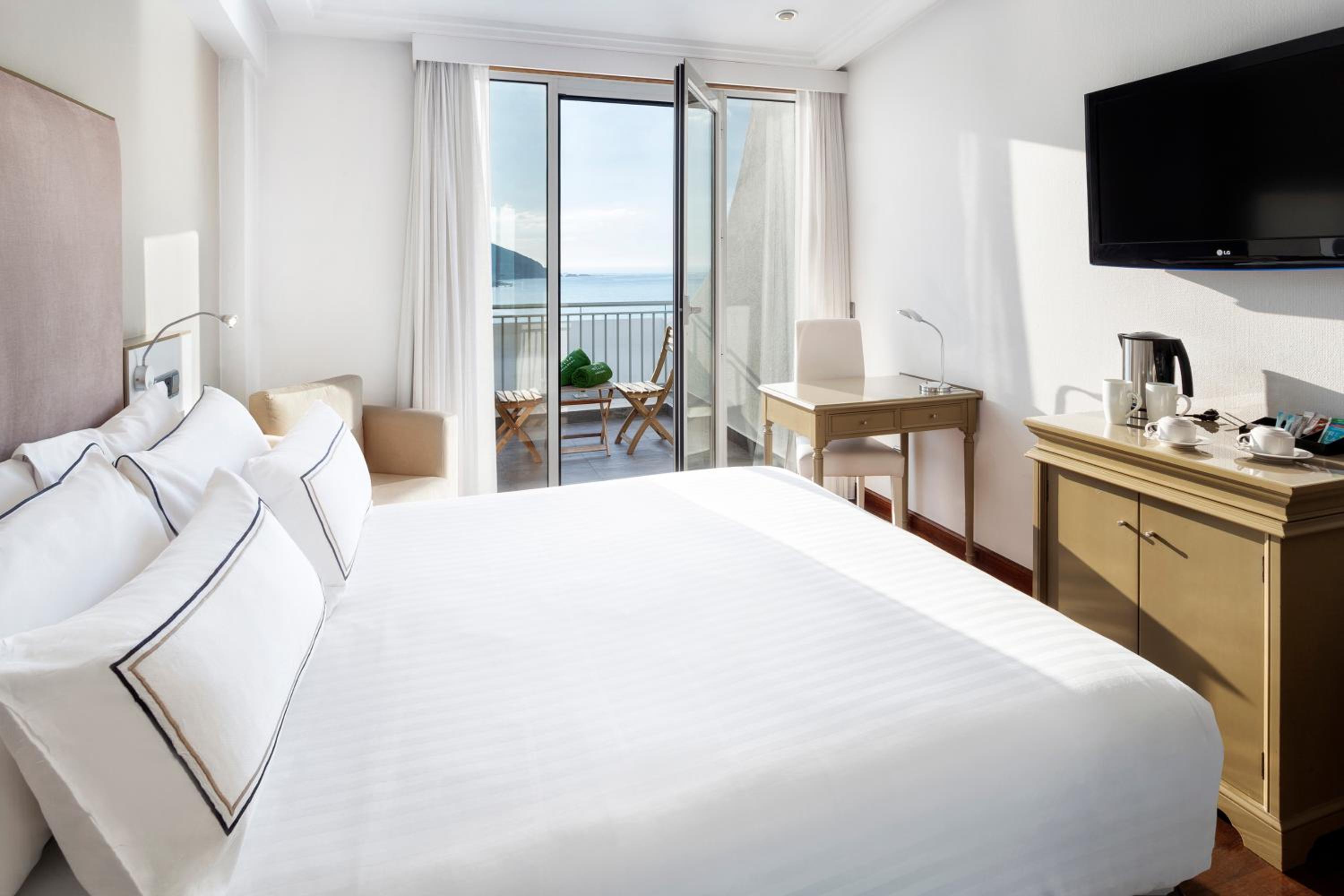 Double Room with Terrace and Sea View   - Photo 1