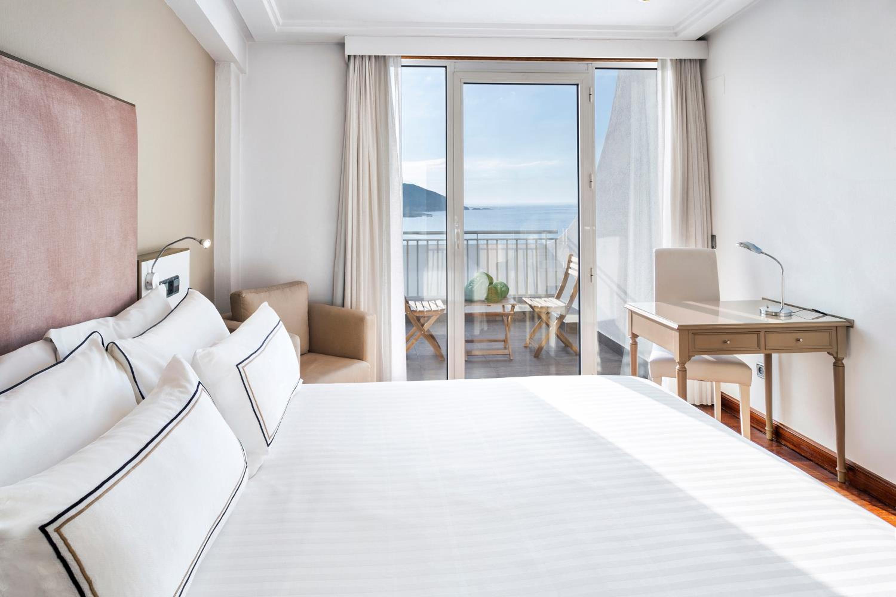 Double Room with Terrace and Sea View   - Photo 3