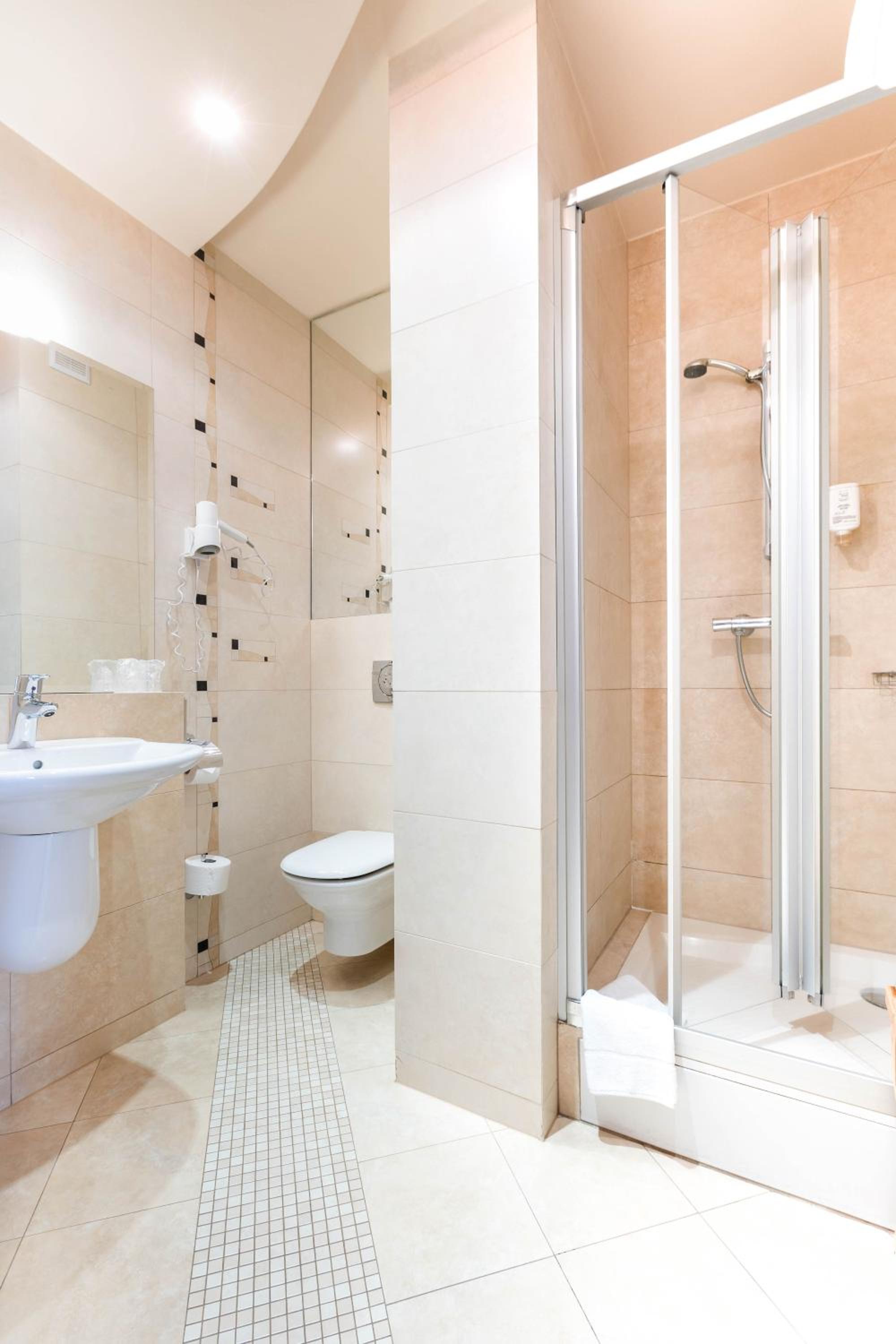Superior Twin Room with City View - Photo 3