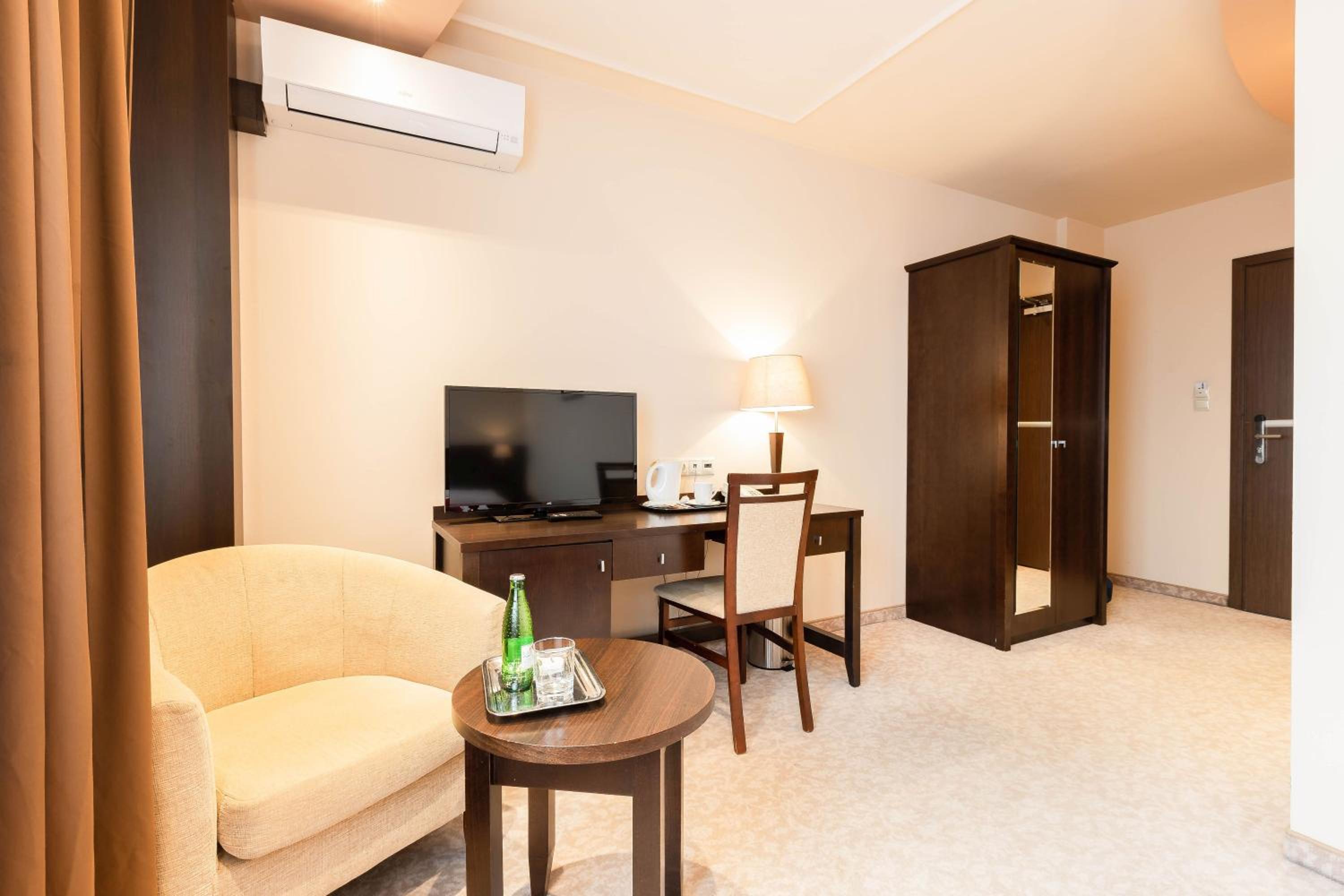 Economy Double Room - Photo 6