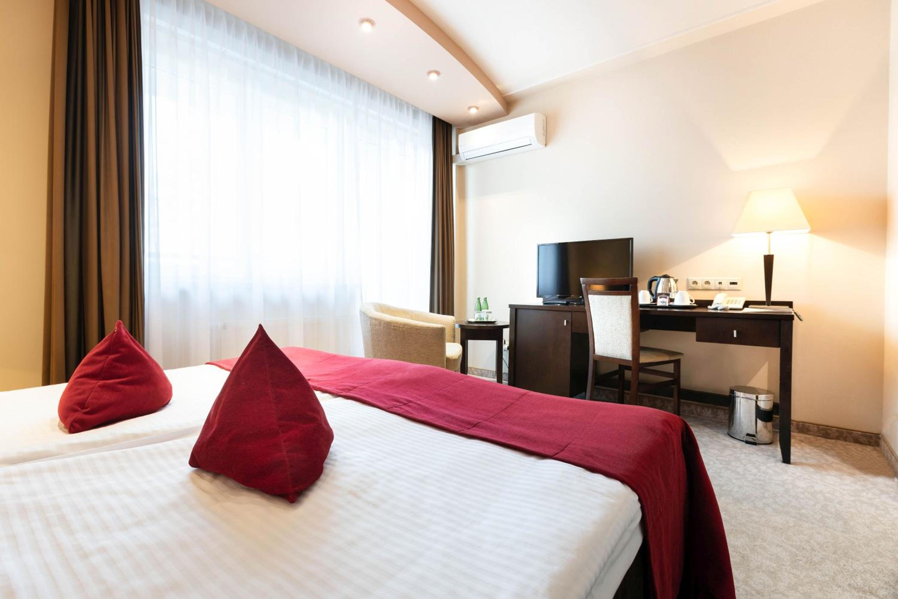 Standard Double Room - Photo 2