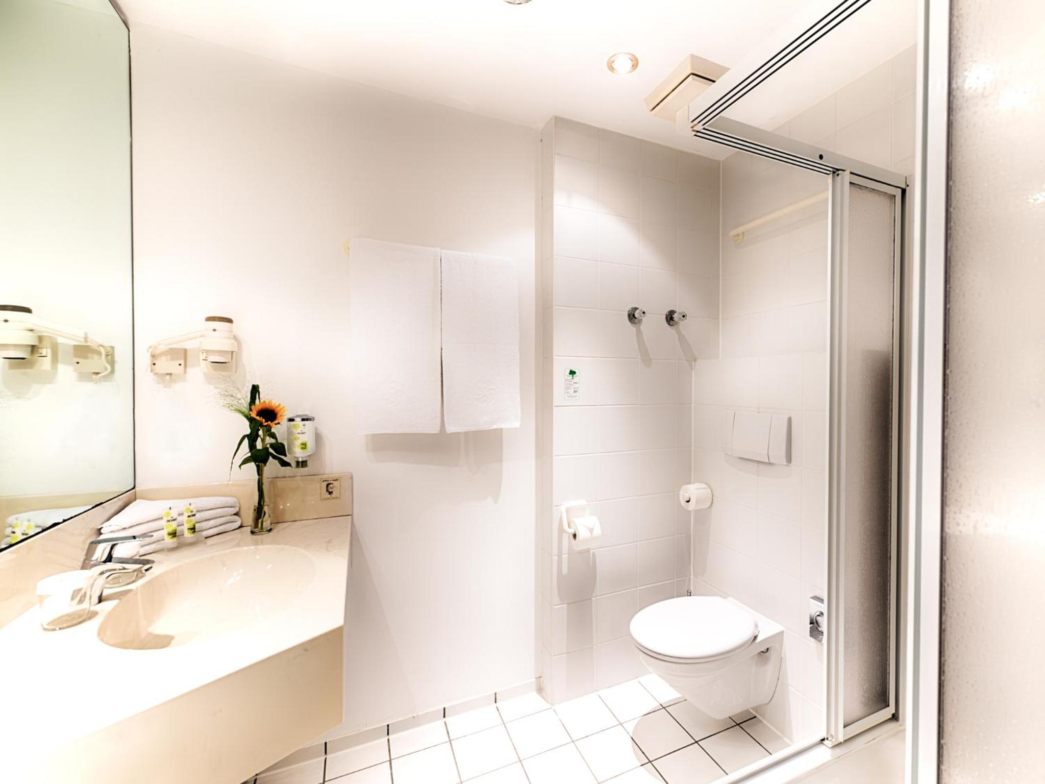 Standard Double or Twin Room - Photo 6