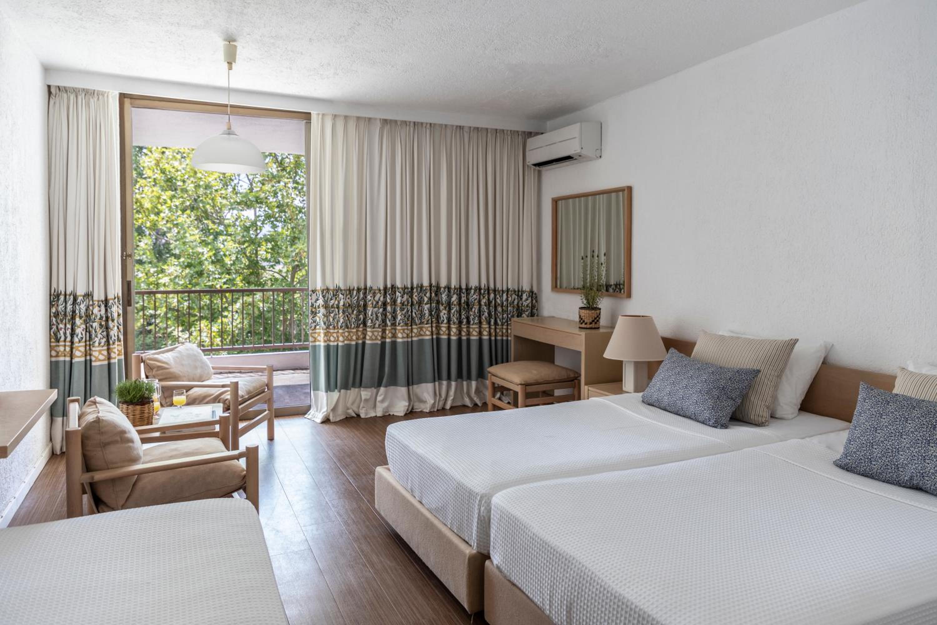 Double or Twin Room - Photo 6