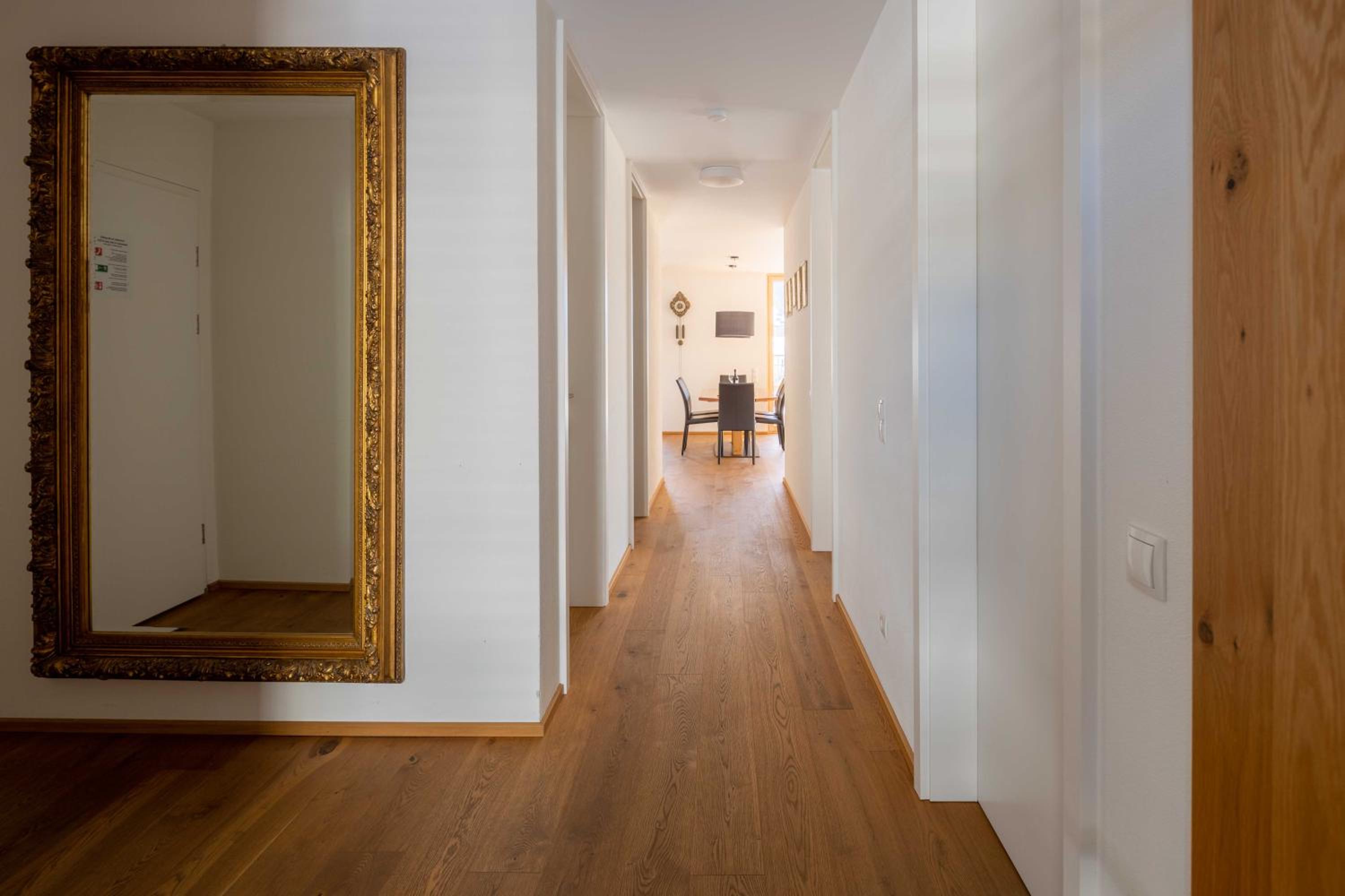 Two-Bedroom Apartment with Bathroom photo 2