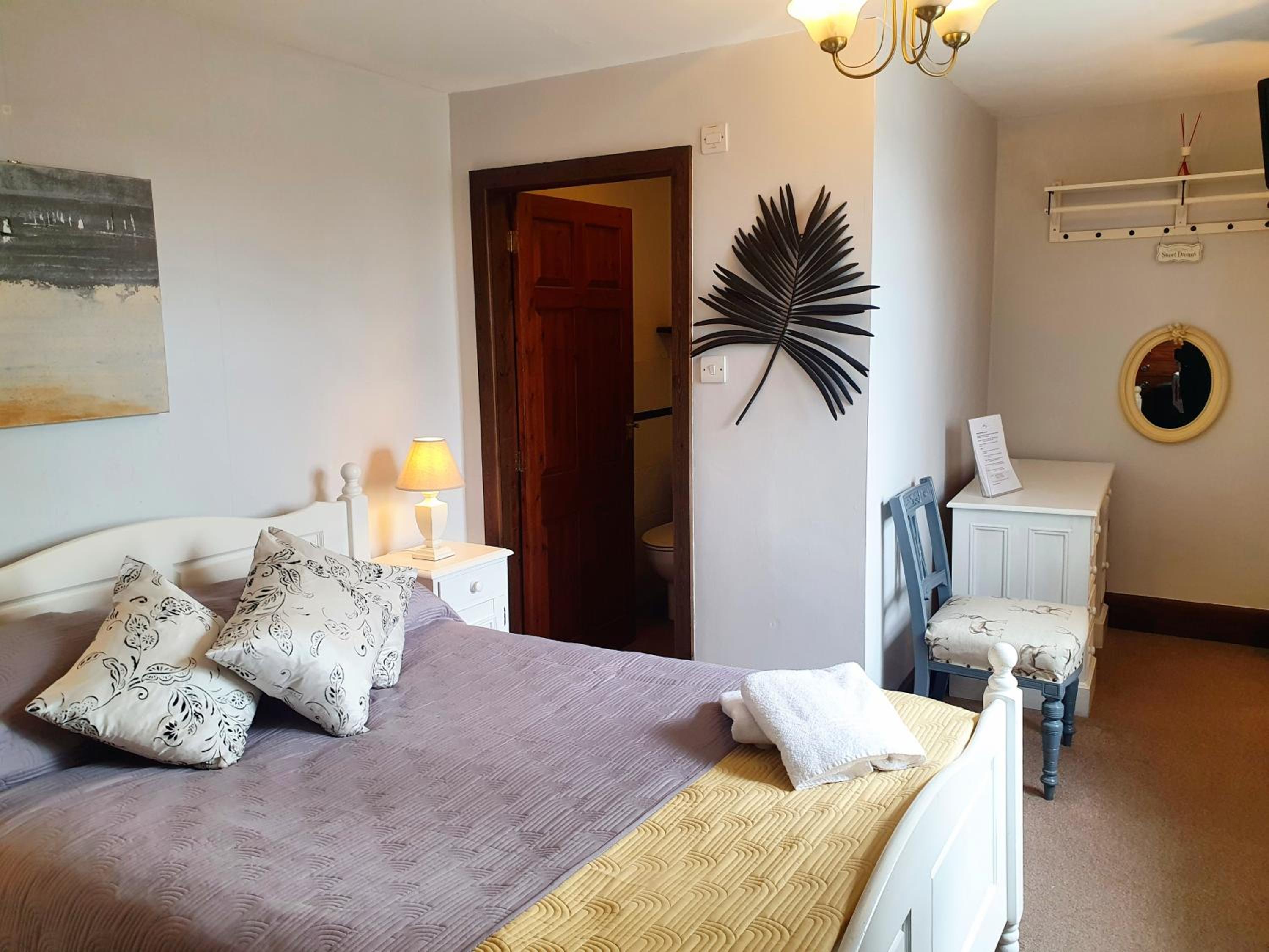 Double Room with Private Bathroom - Photo 1