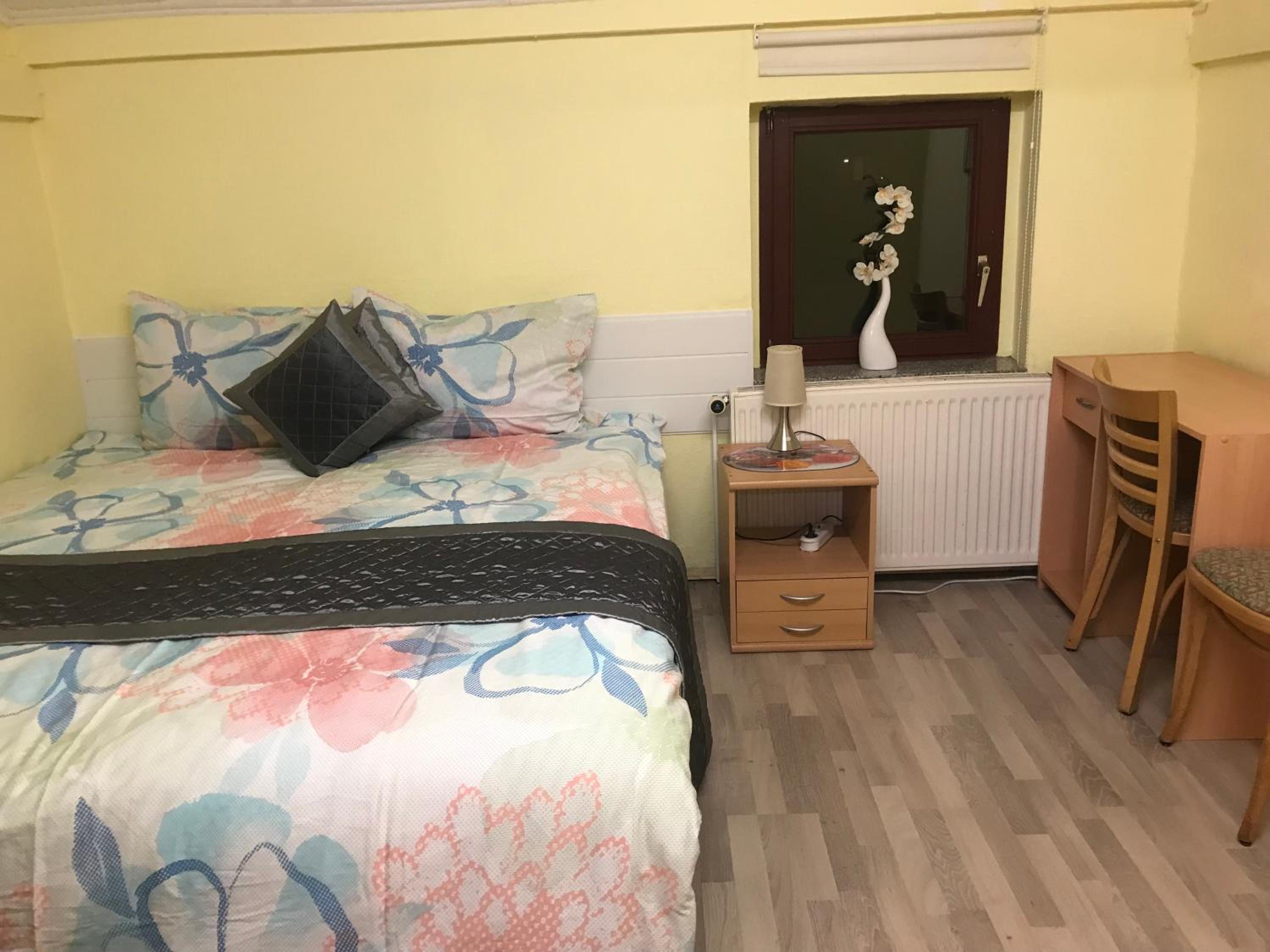 Double or Twin Room with Shared Bathroom photo 3