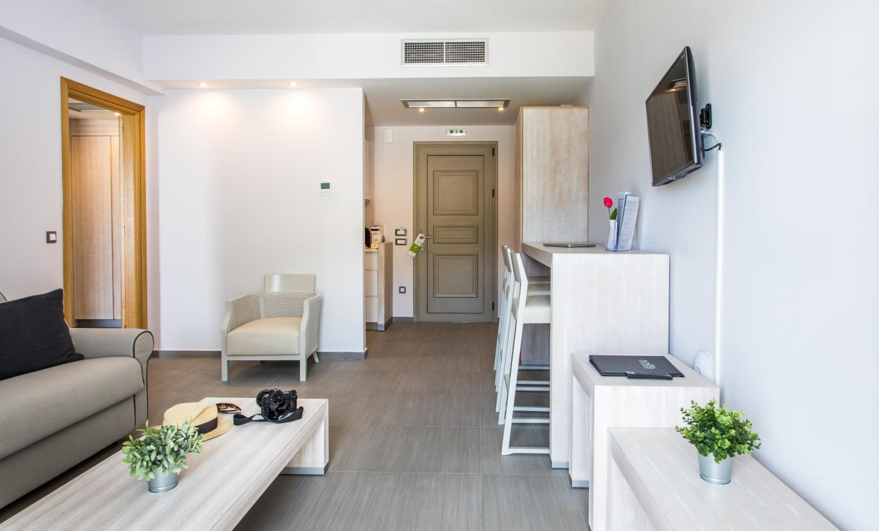Deluxe Suite with Sea View photo 1