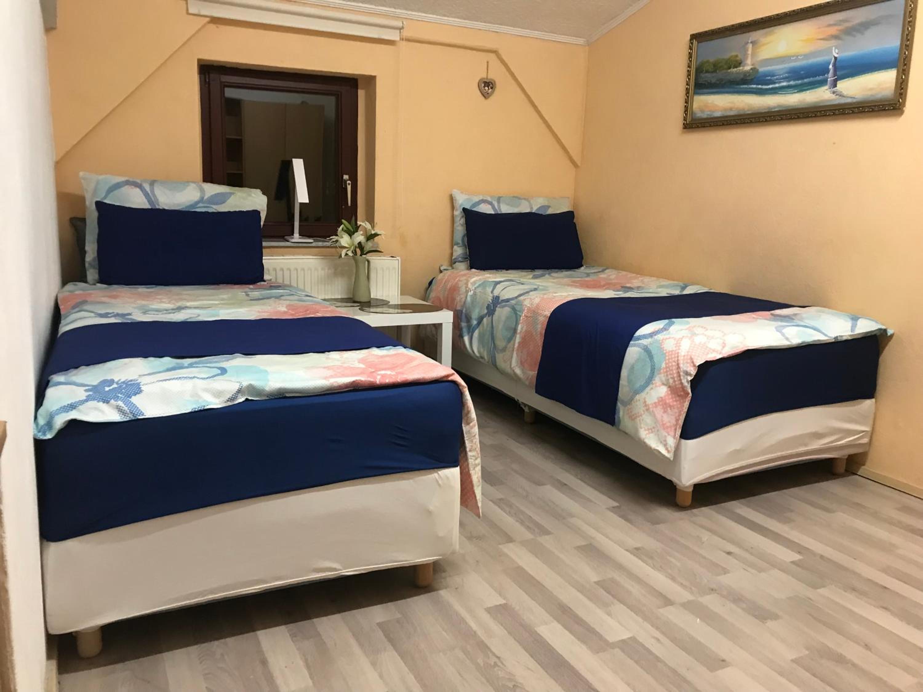 Double or Twin Room with Shared Bathroom photo 1
