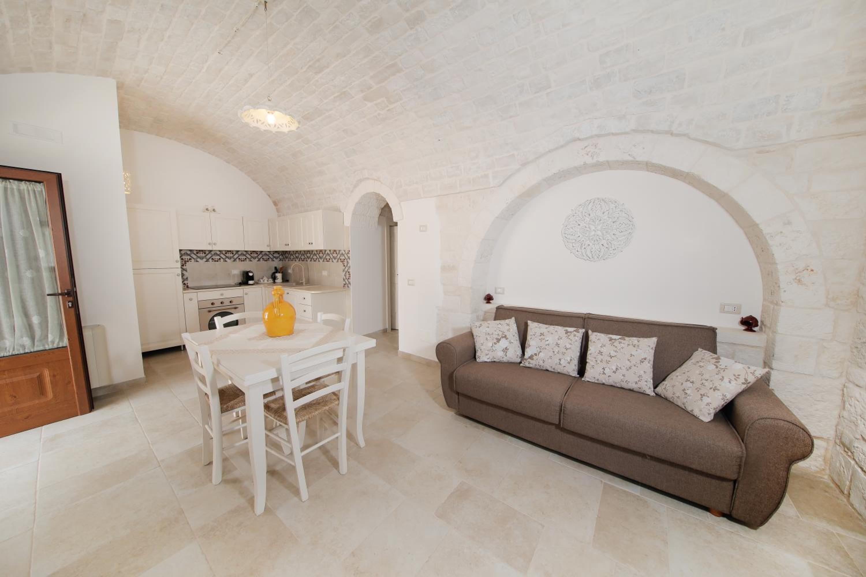 One-Bedroom House - Photo 2