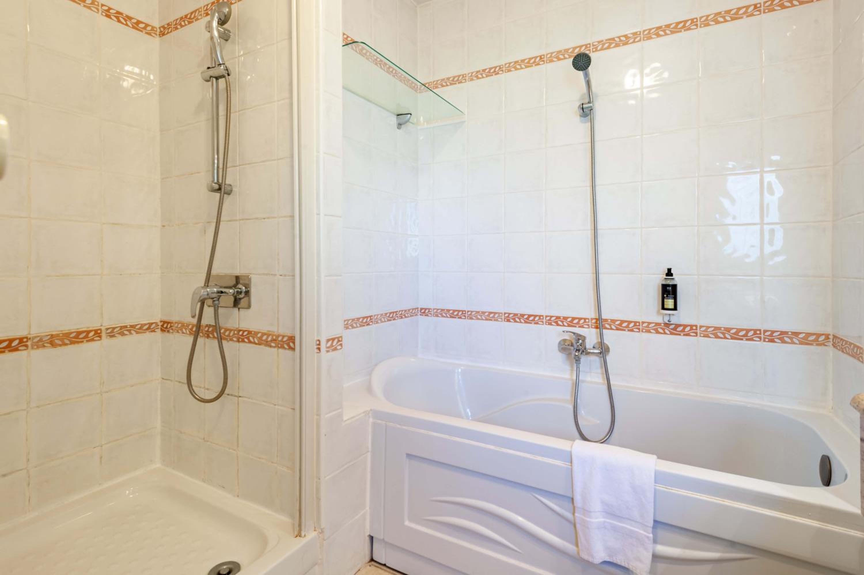 One-Bedroom Apartment (2 Adults) with balcony and Golf view  photo 3