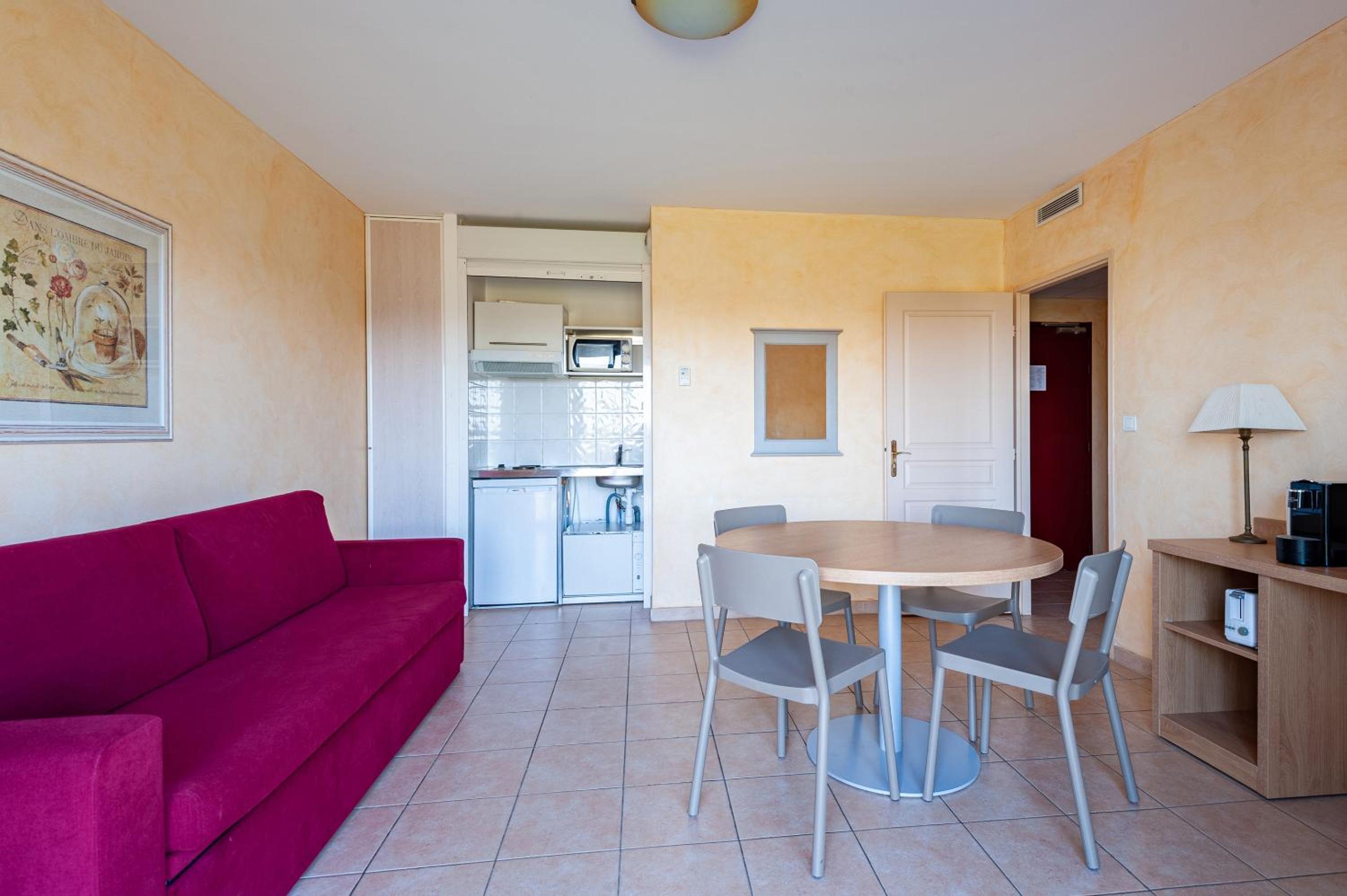 One-Bedroom Apartment (2 Adults) photo 2