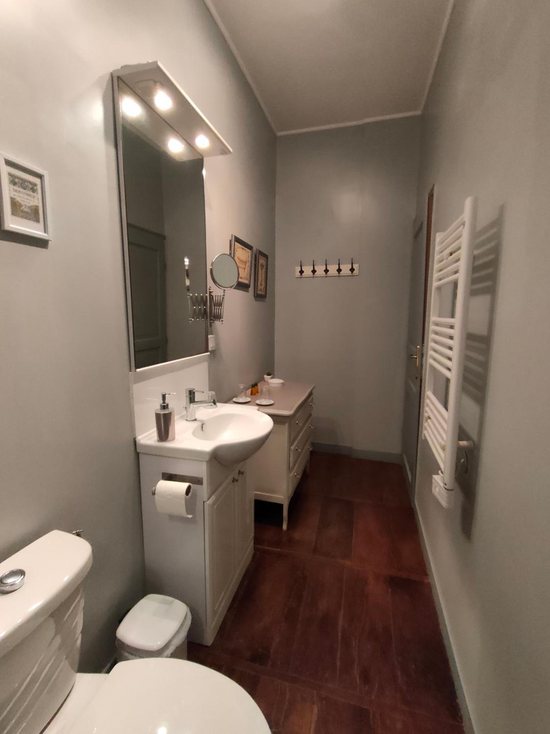 Double Room - Photo 5