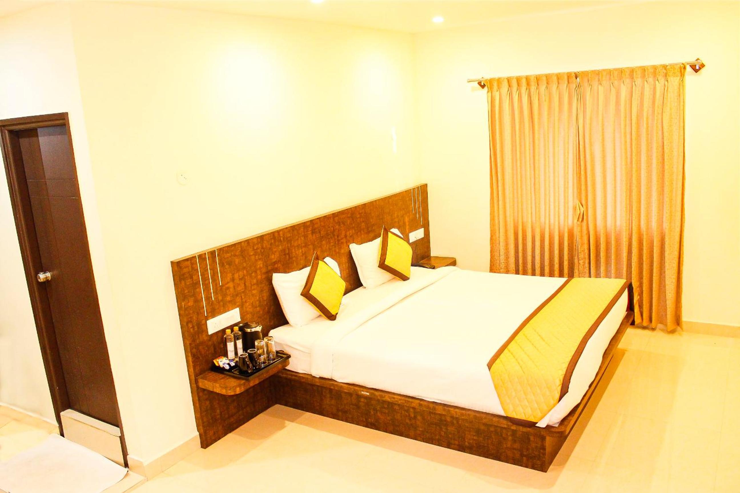 Deluxe King Room photo 2