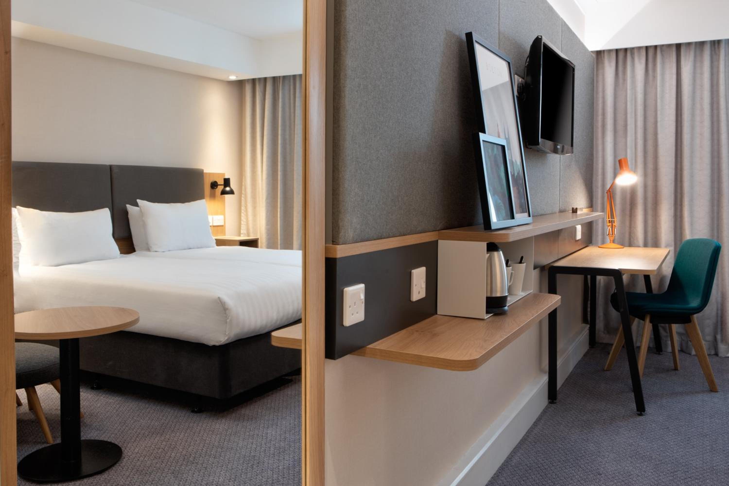 Standard Twin Room - Photo 7