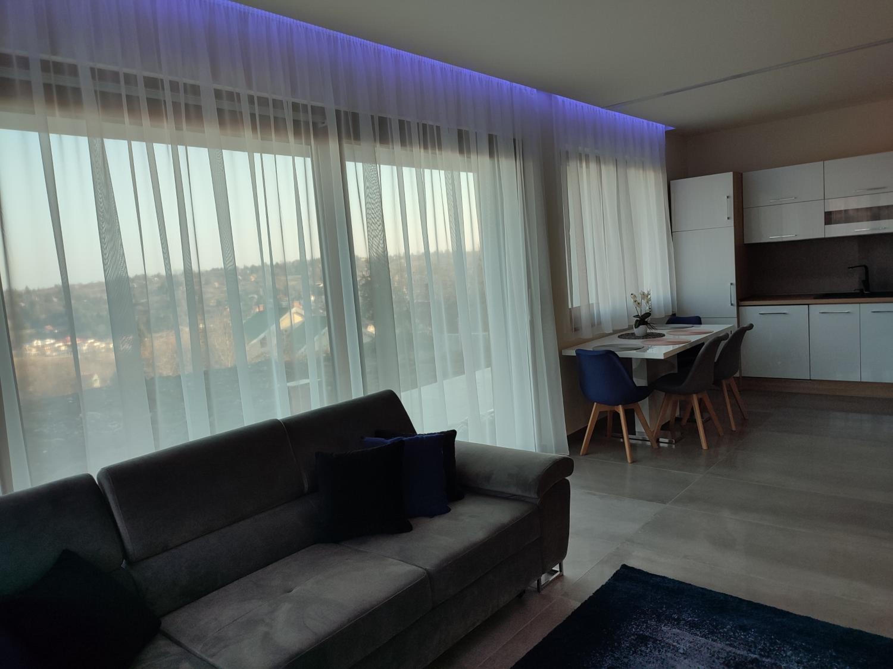 Apartment with Terrace - Photo 18
