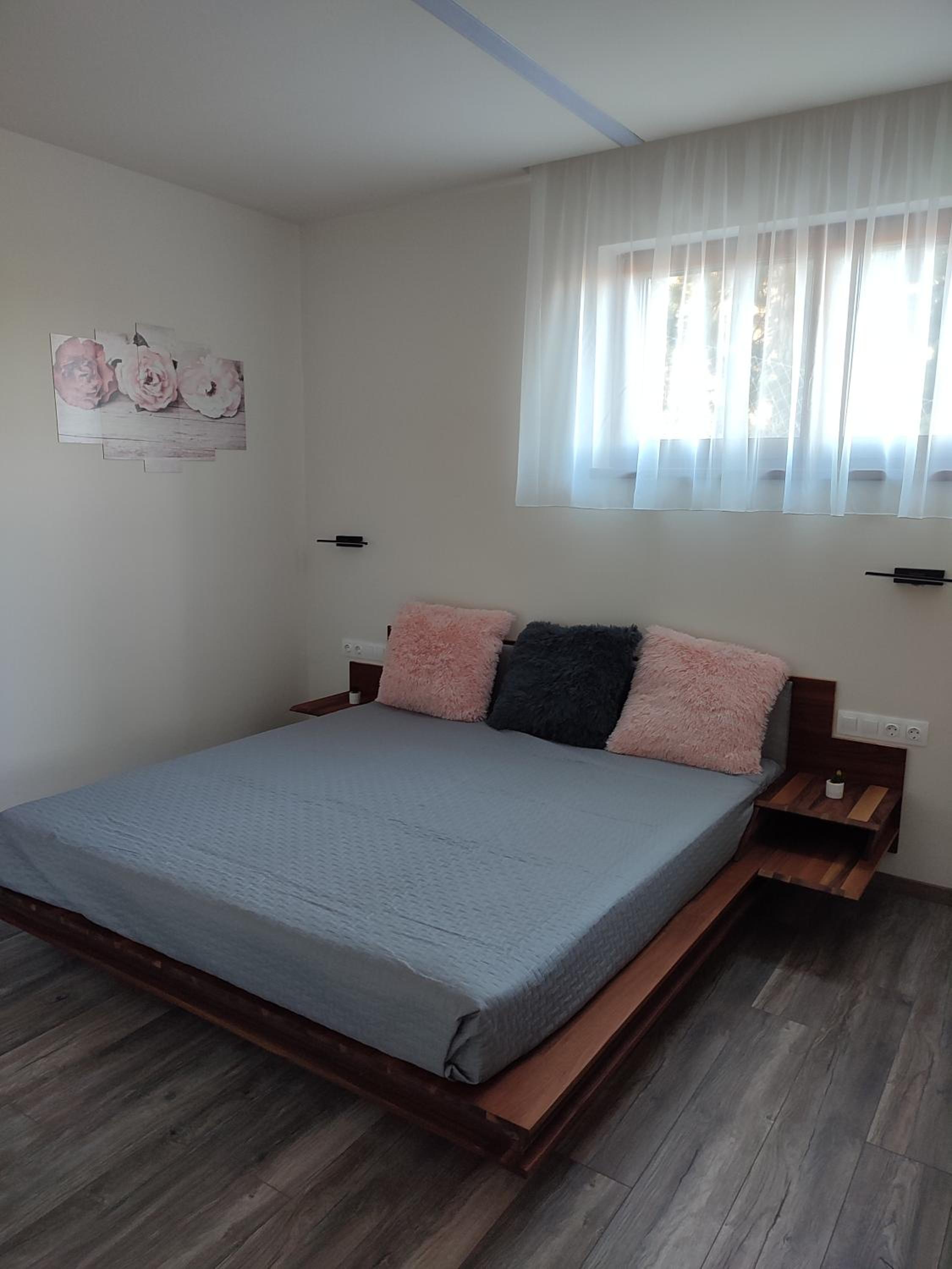 Apartment with Terrace - Photo 15