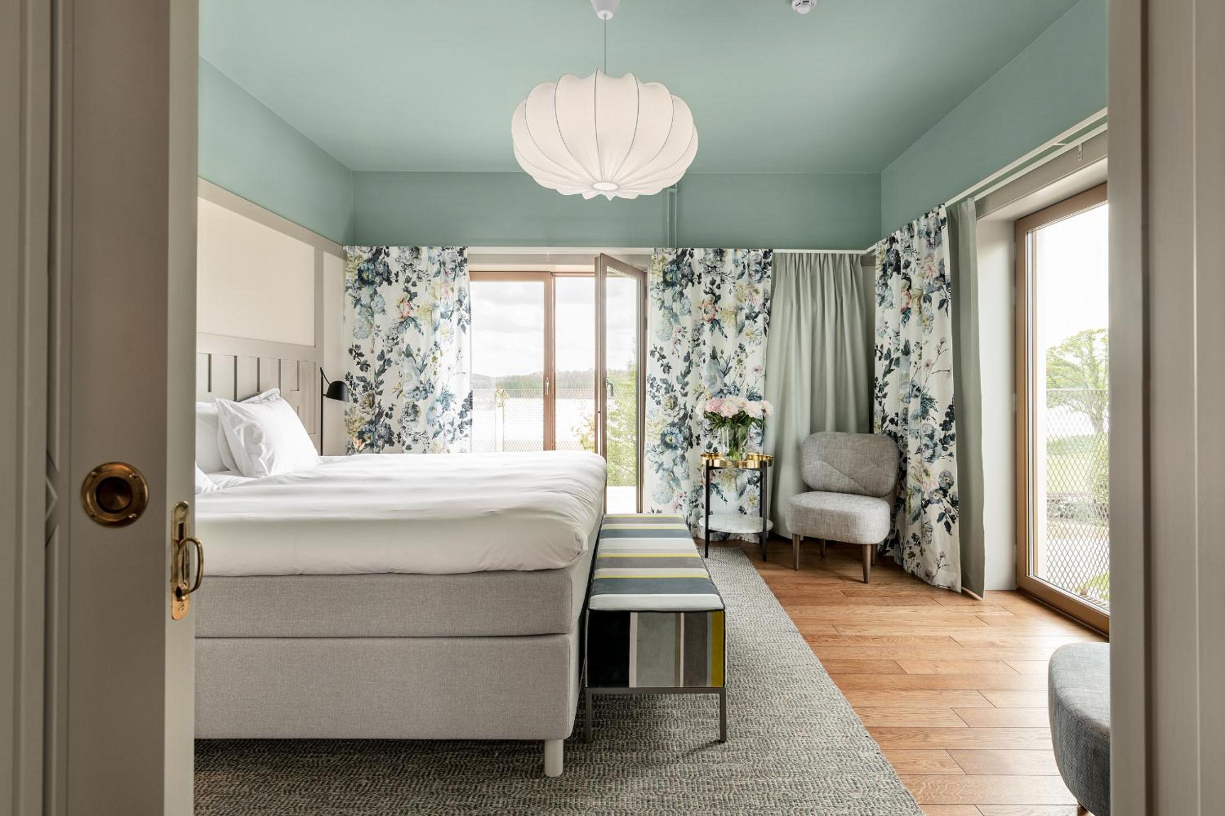 Suite with Lake View