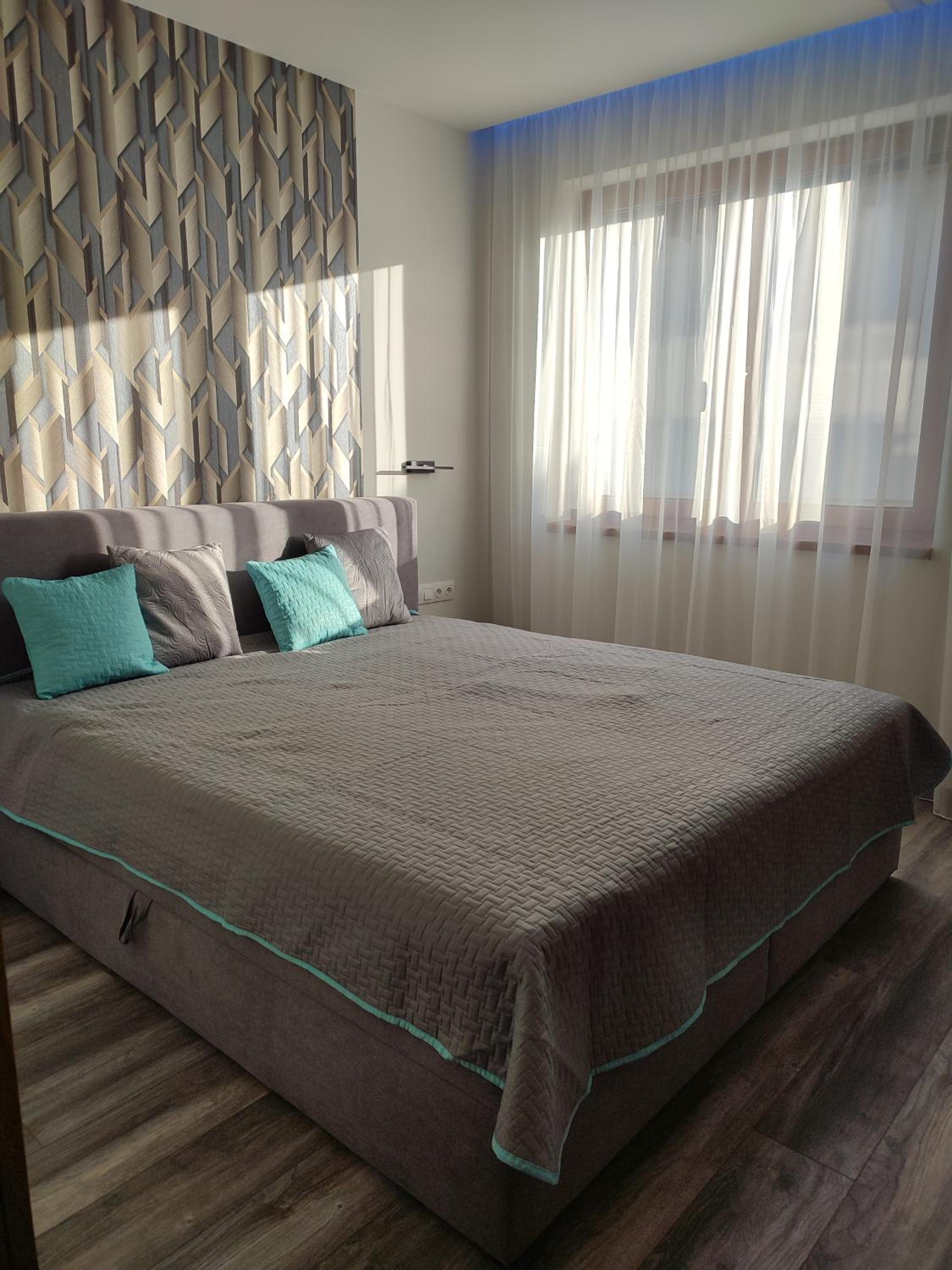 Apartment with Mountain View - Photo 11