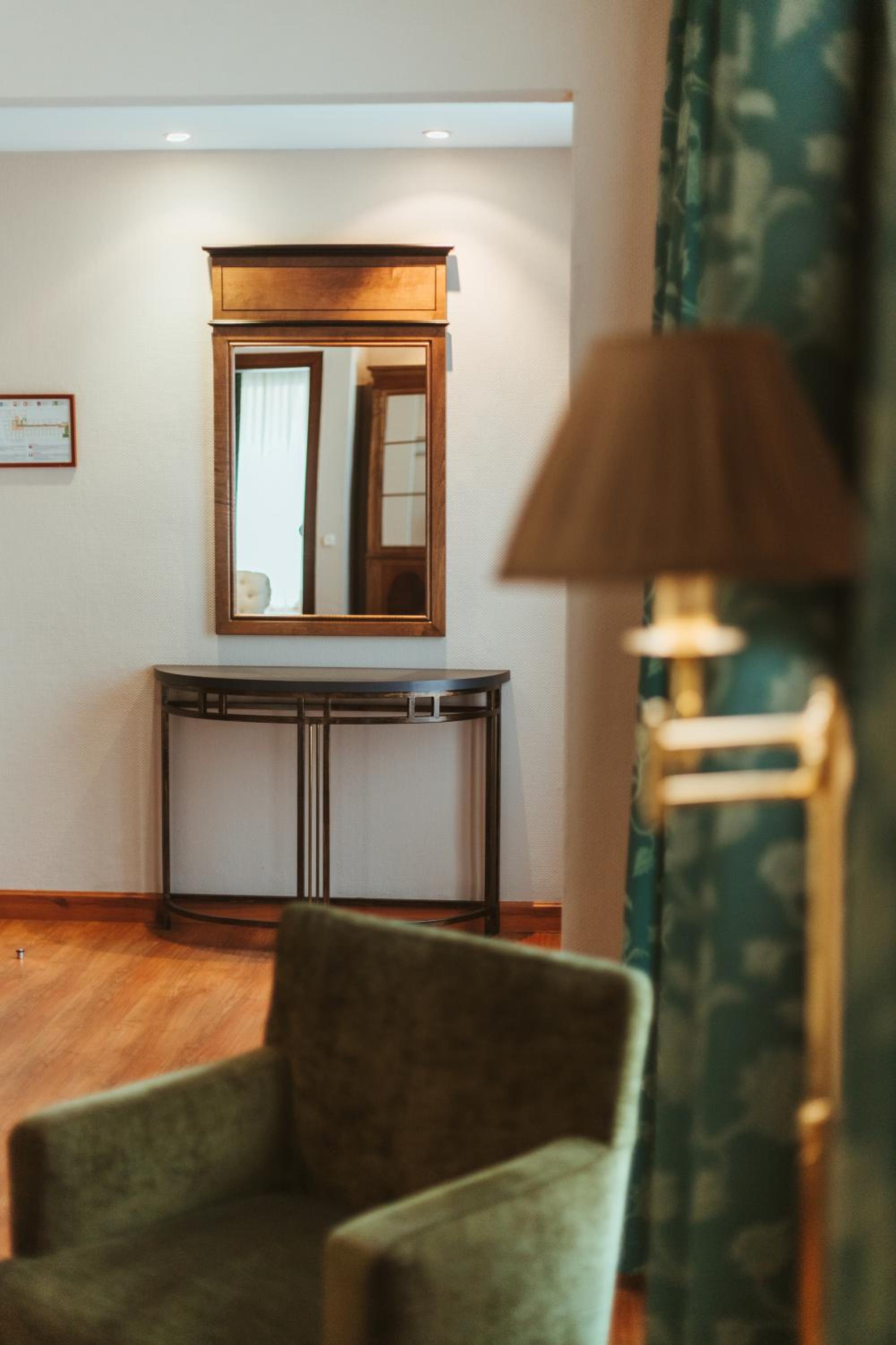Suite - Photo 12