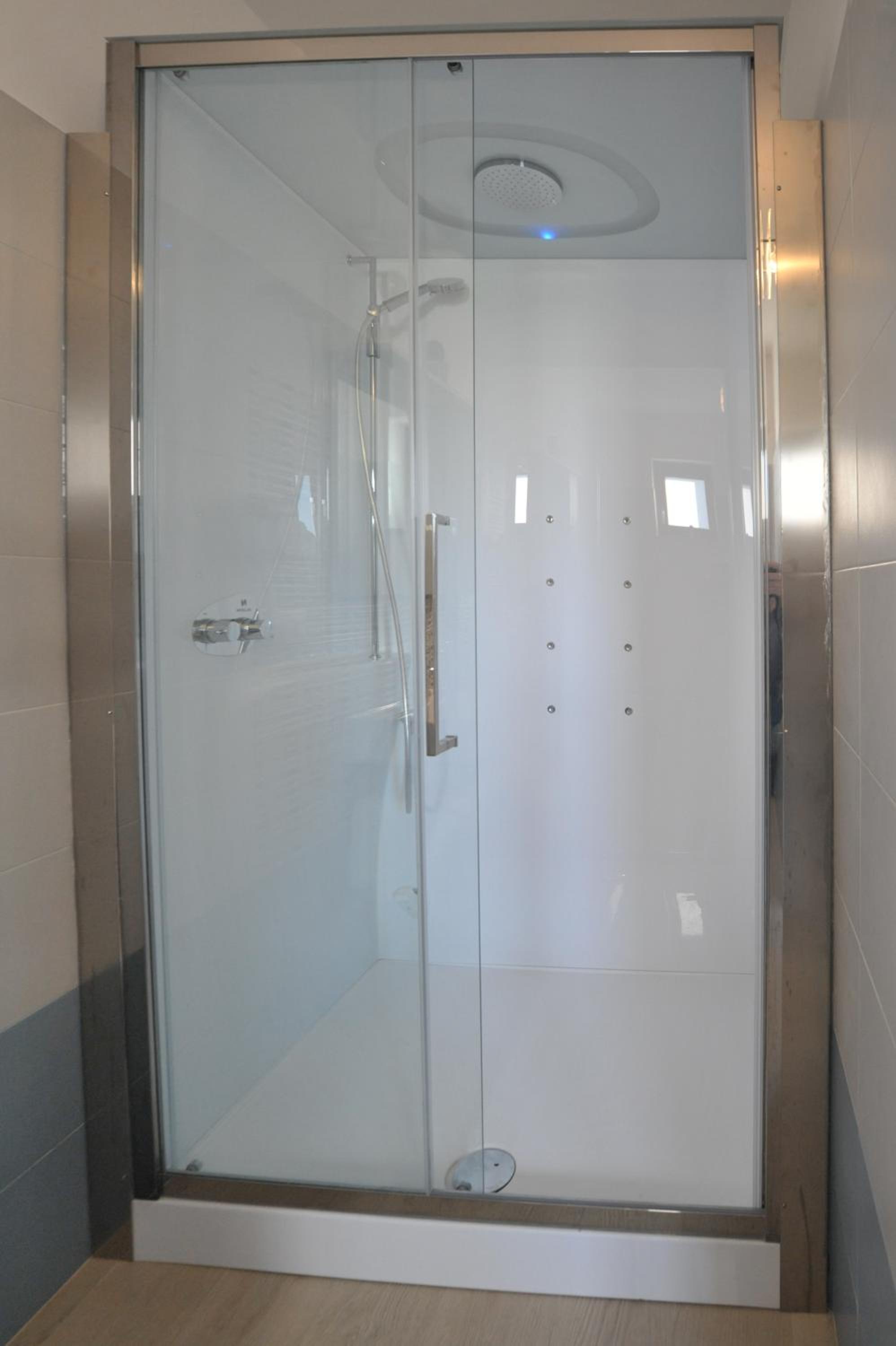 Deluxe Double Room with Shower photo 2