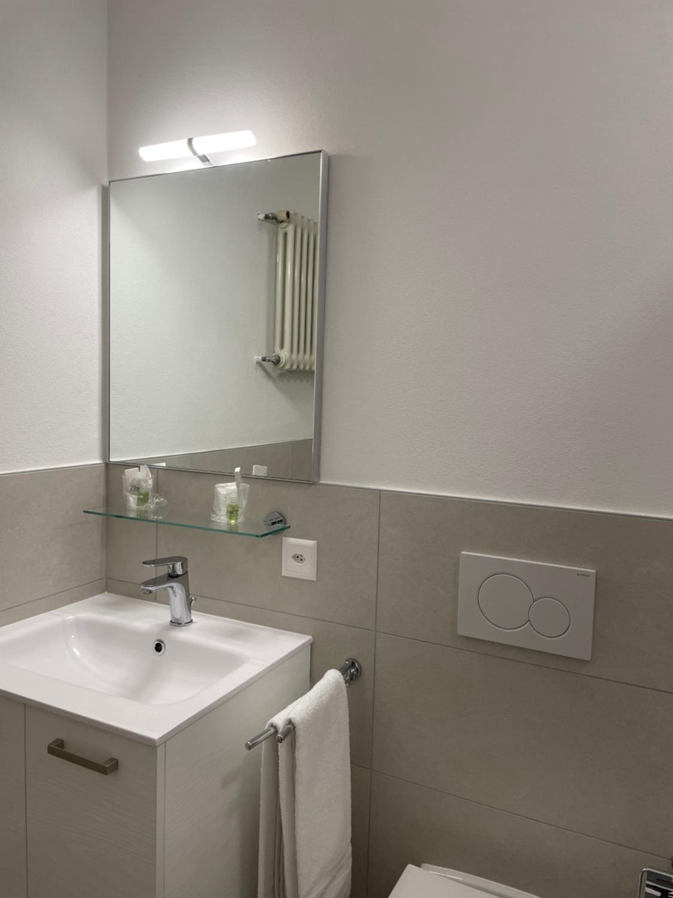 Budget Double Room - Photo 5