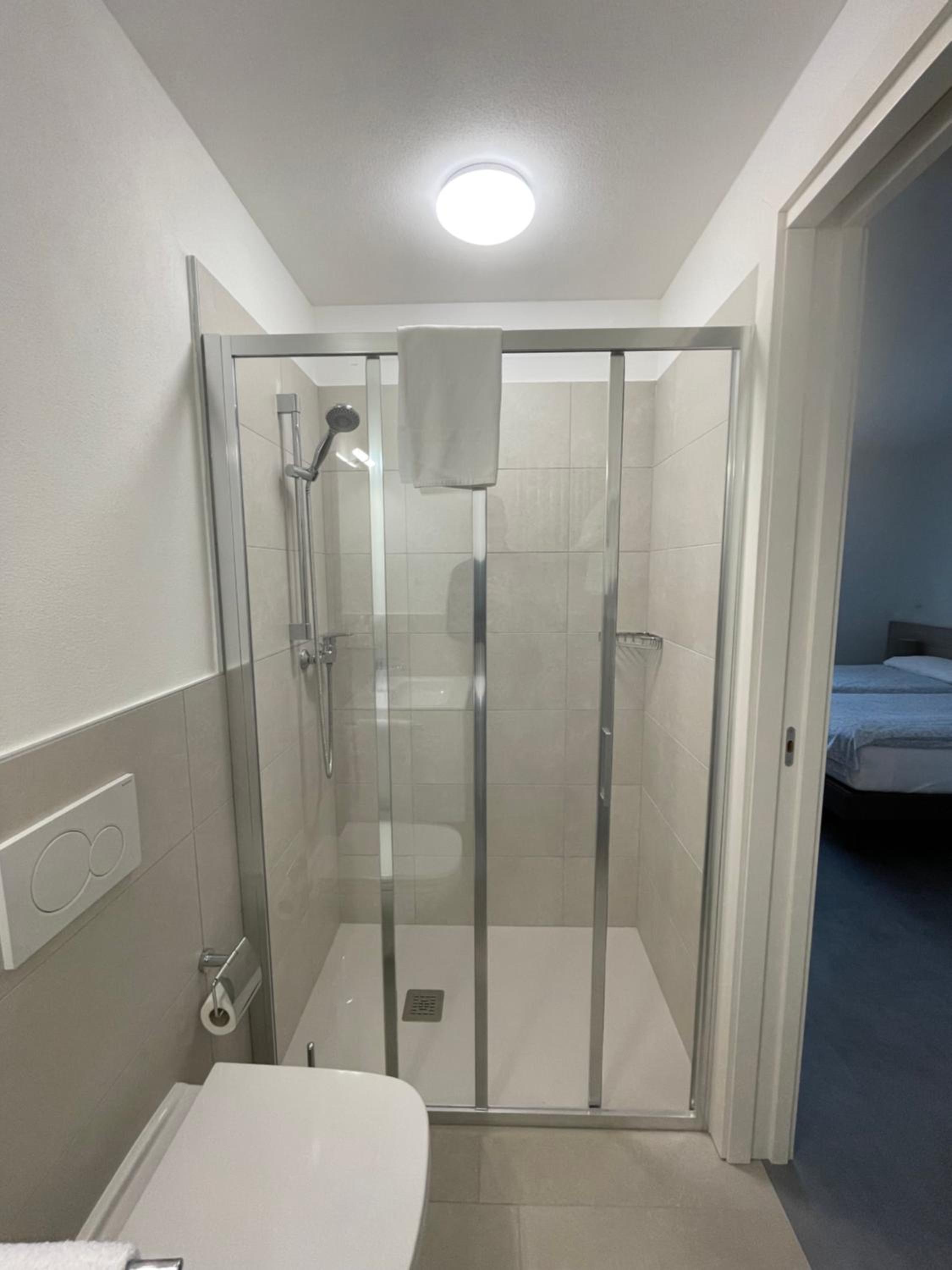 Budget Double Room - Photo 4
