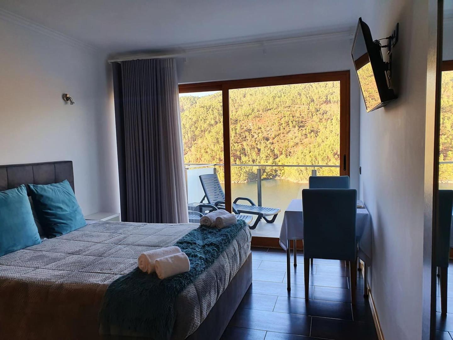Double Room with Balcony - Photo 4