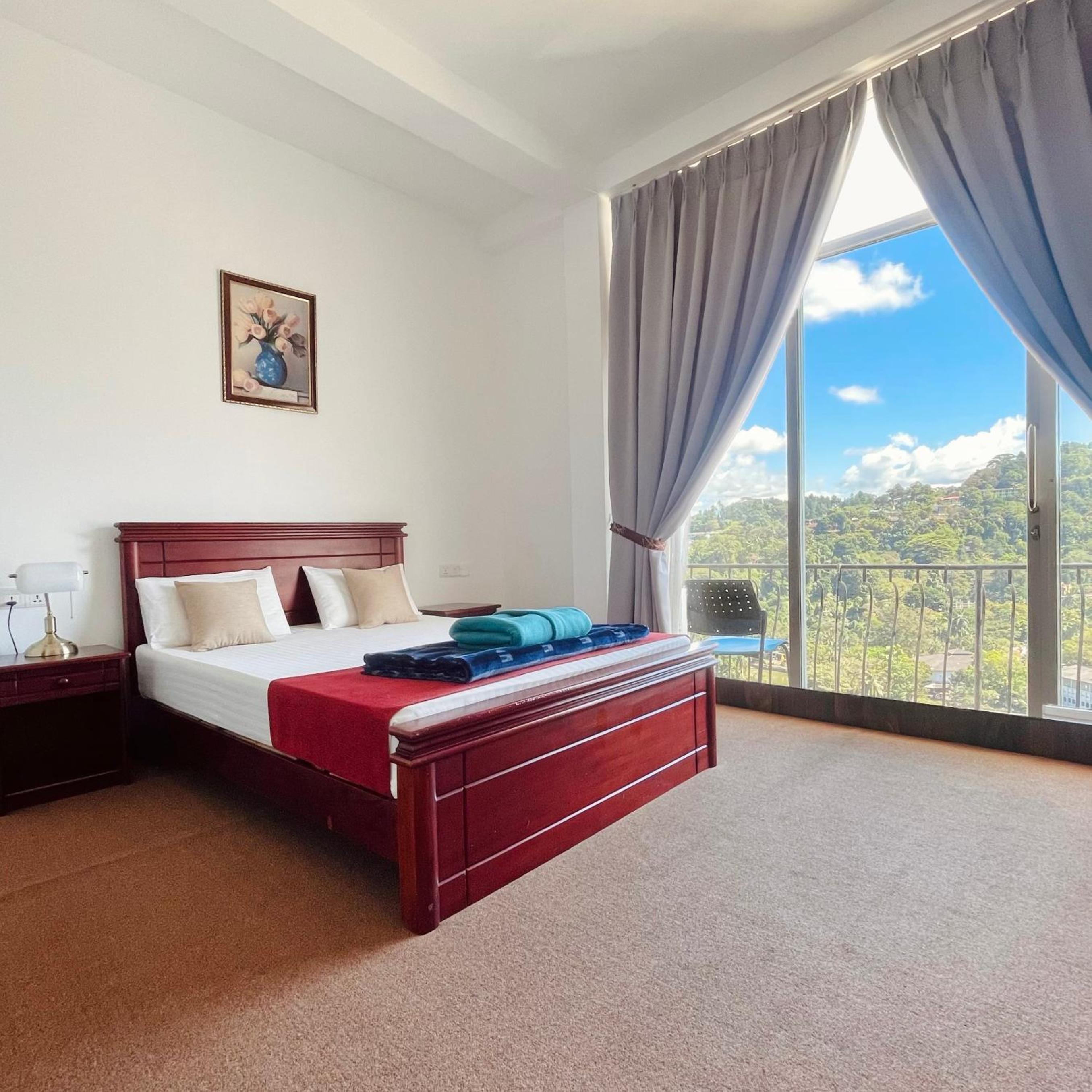 Suite mit eigenem Balkon und Bergblick