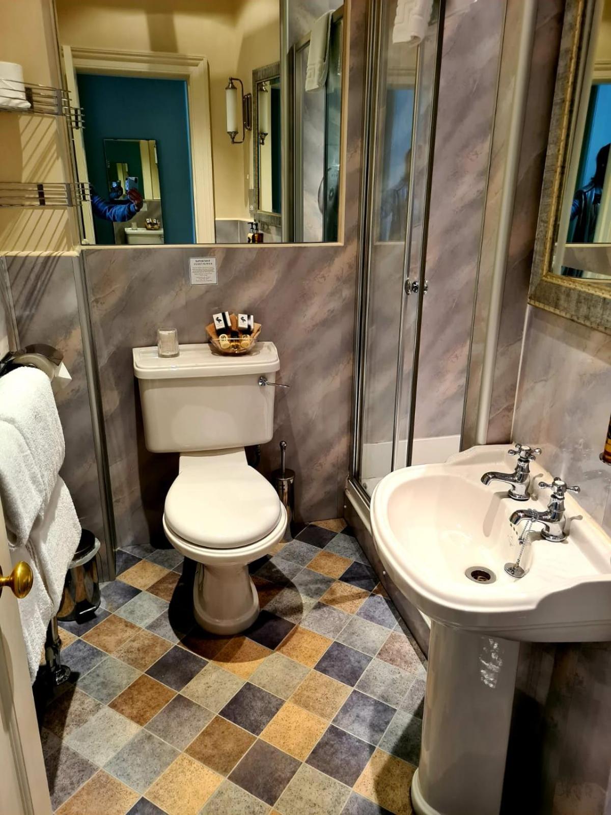 Standard Twin Room - Photo 2