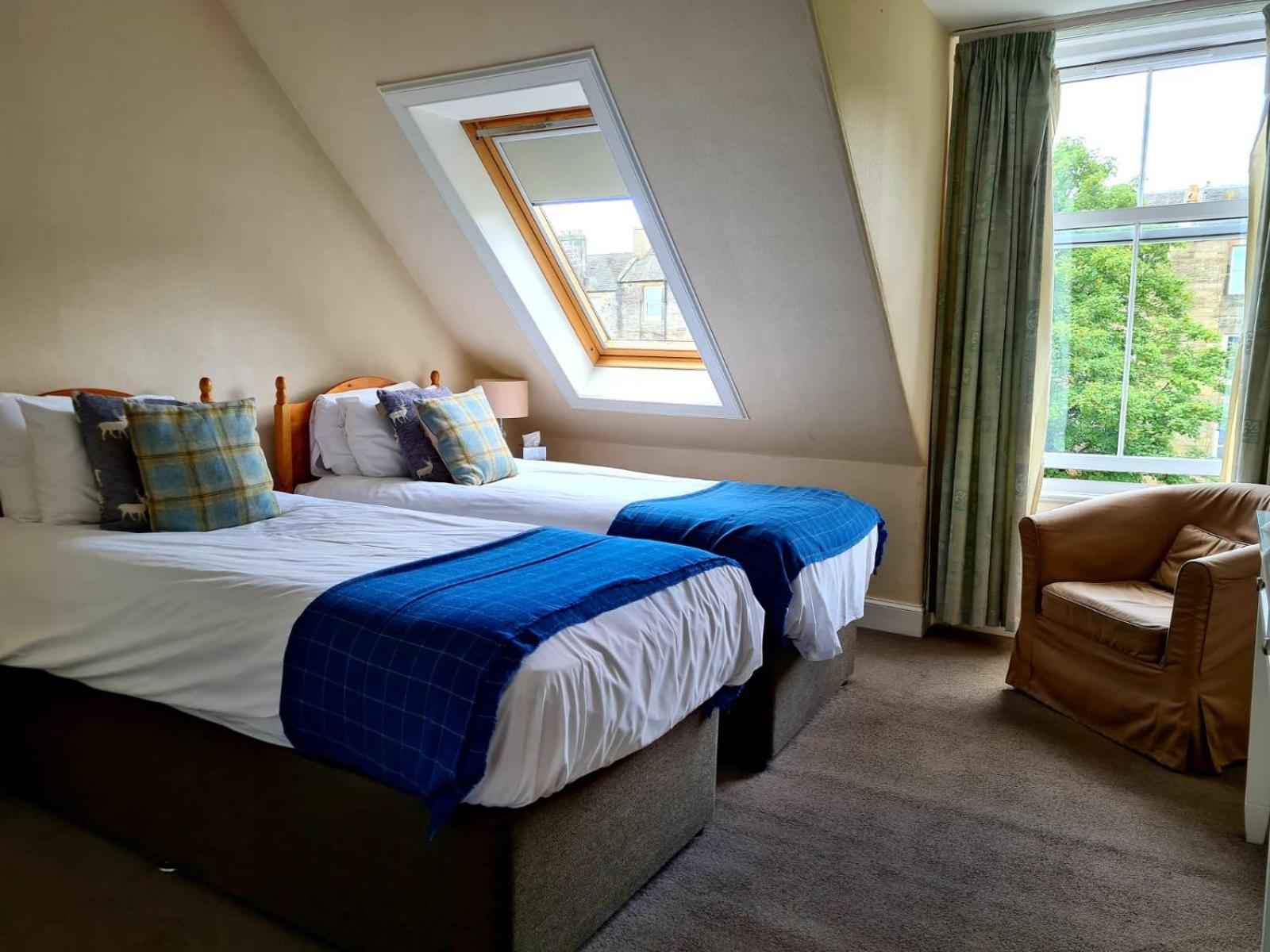 Standard Twin Room - Photo 3