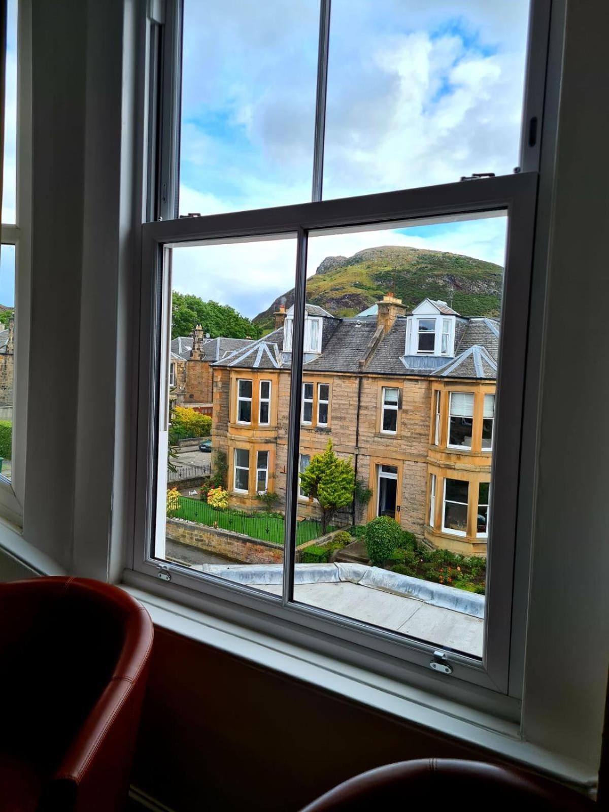 Standard Double Room - Photo 9