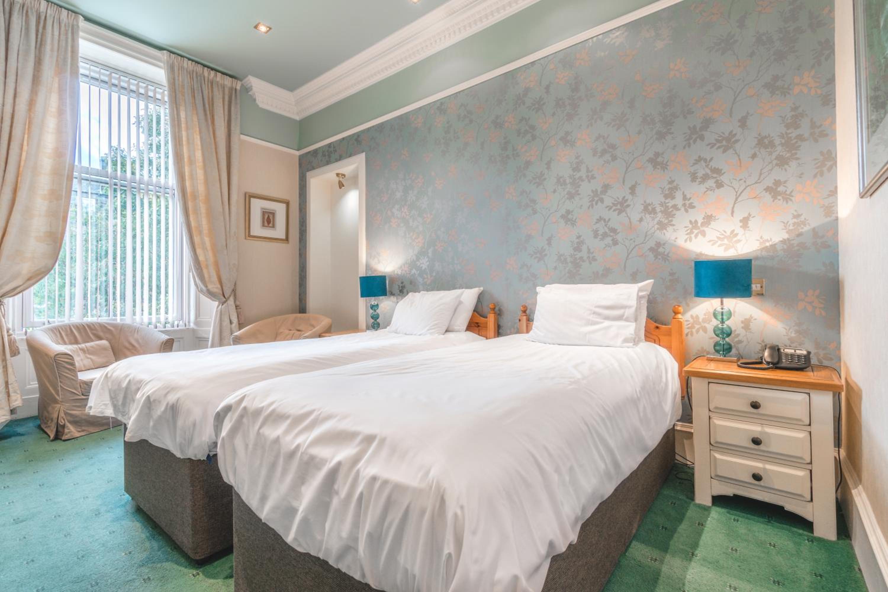 Standard Twin Room - Photo 7