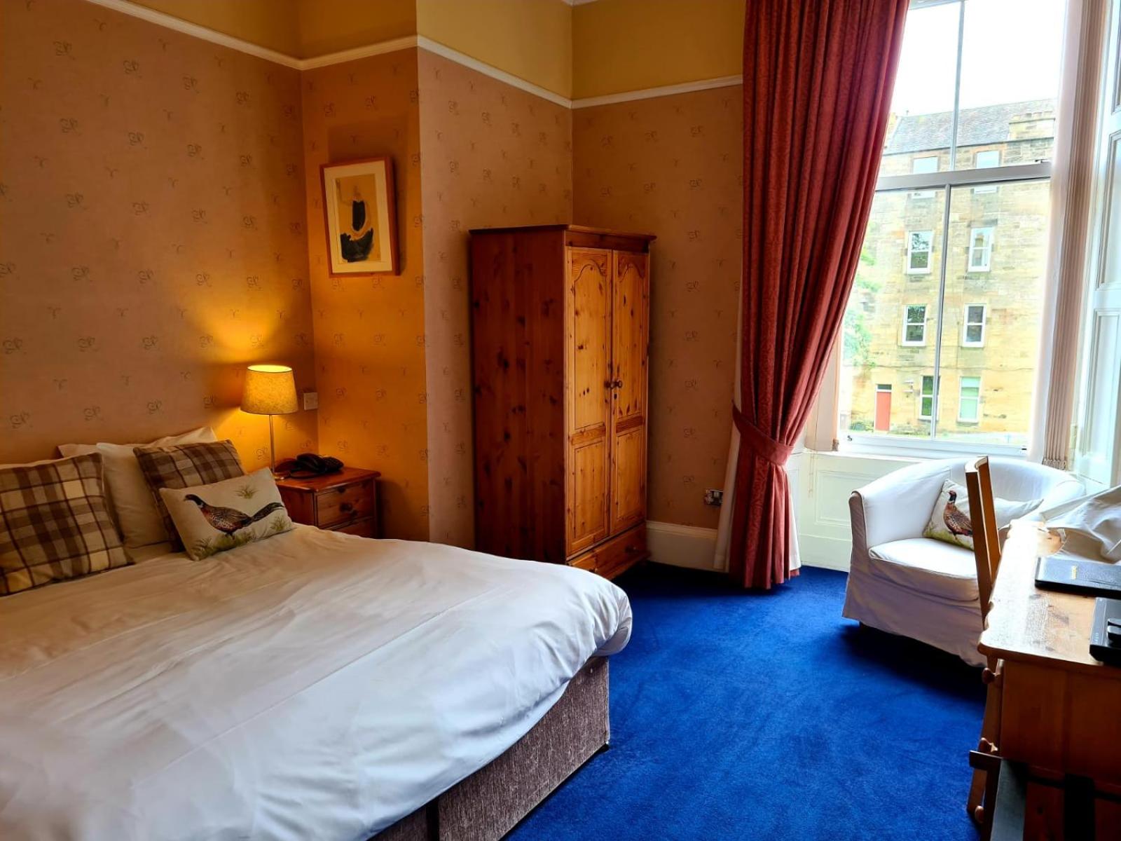 Standard Double Room - Photo 12
