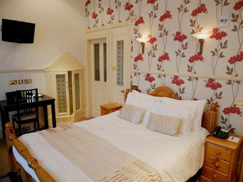 Standard Double Room - Photo 13