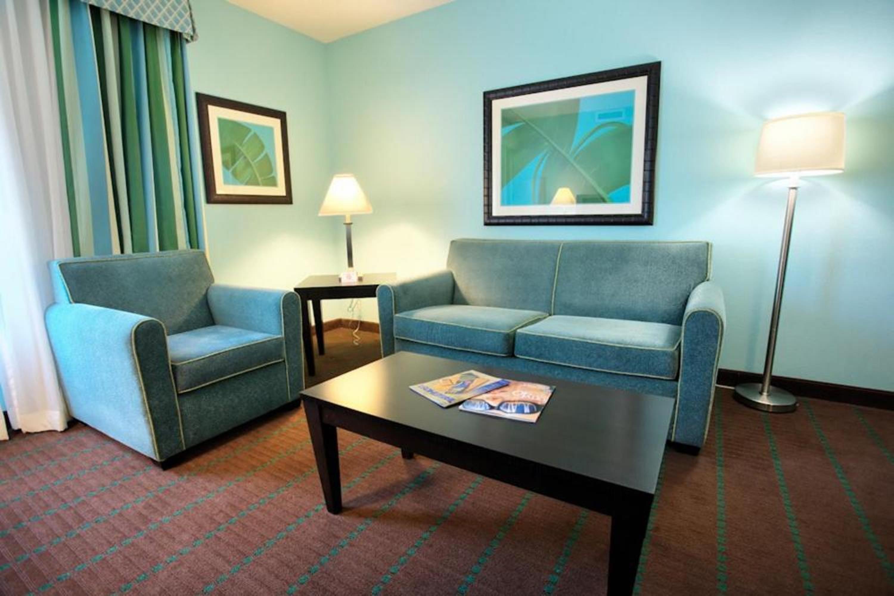 One-Bedroom Suite - Photo 3