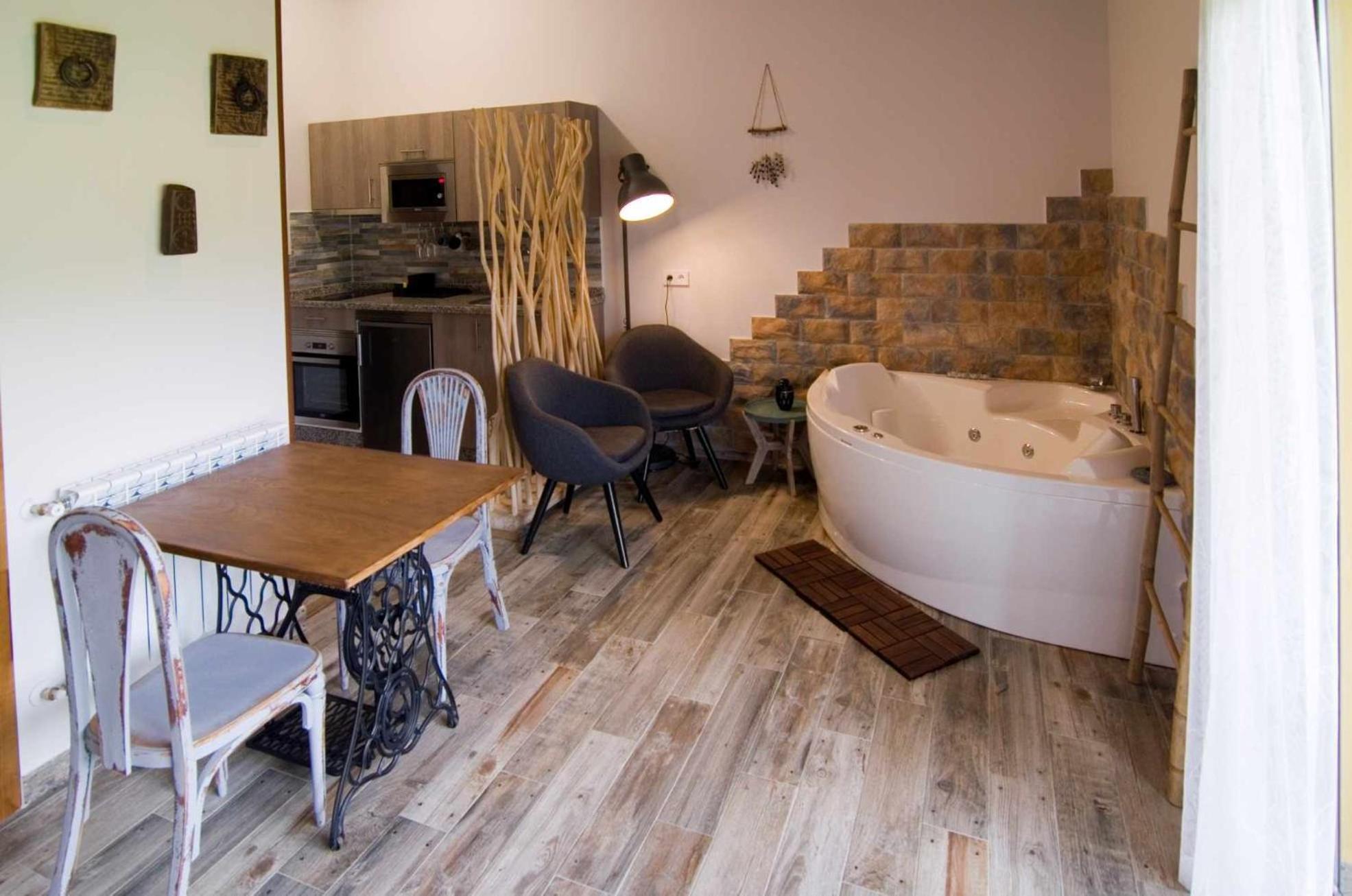Estudio con Bañera de Hidromasaje