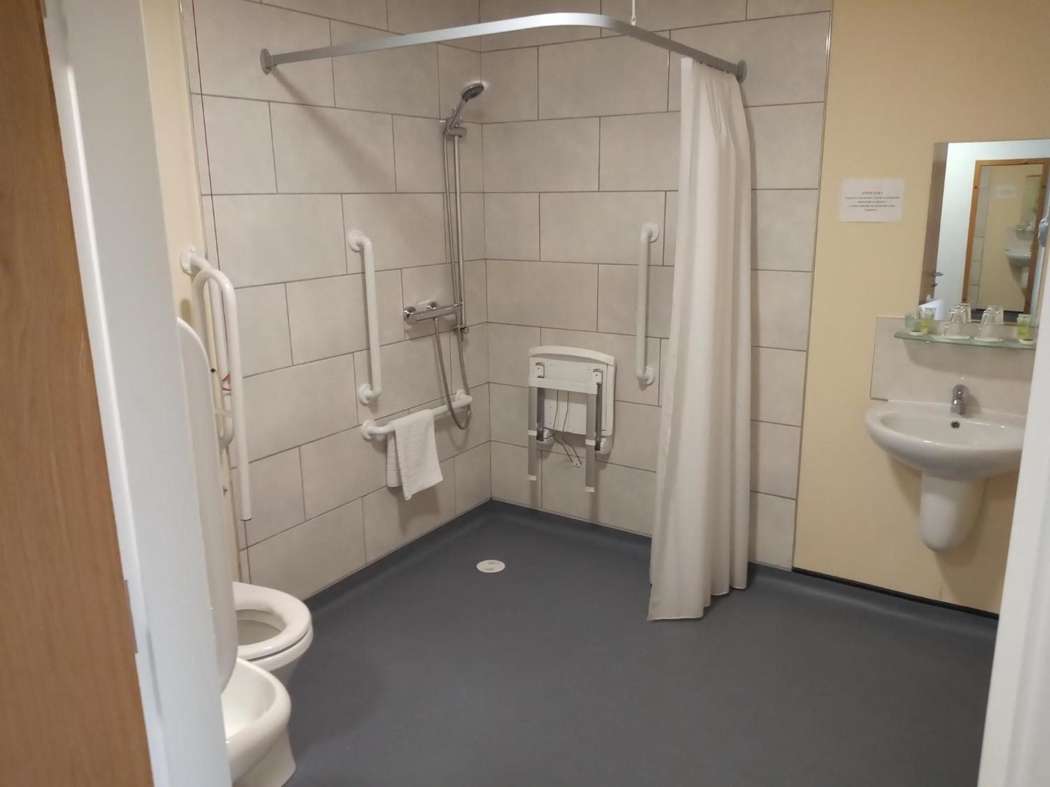 Double Room - Disability Access photo 3
