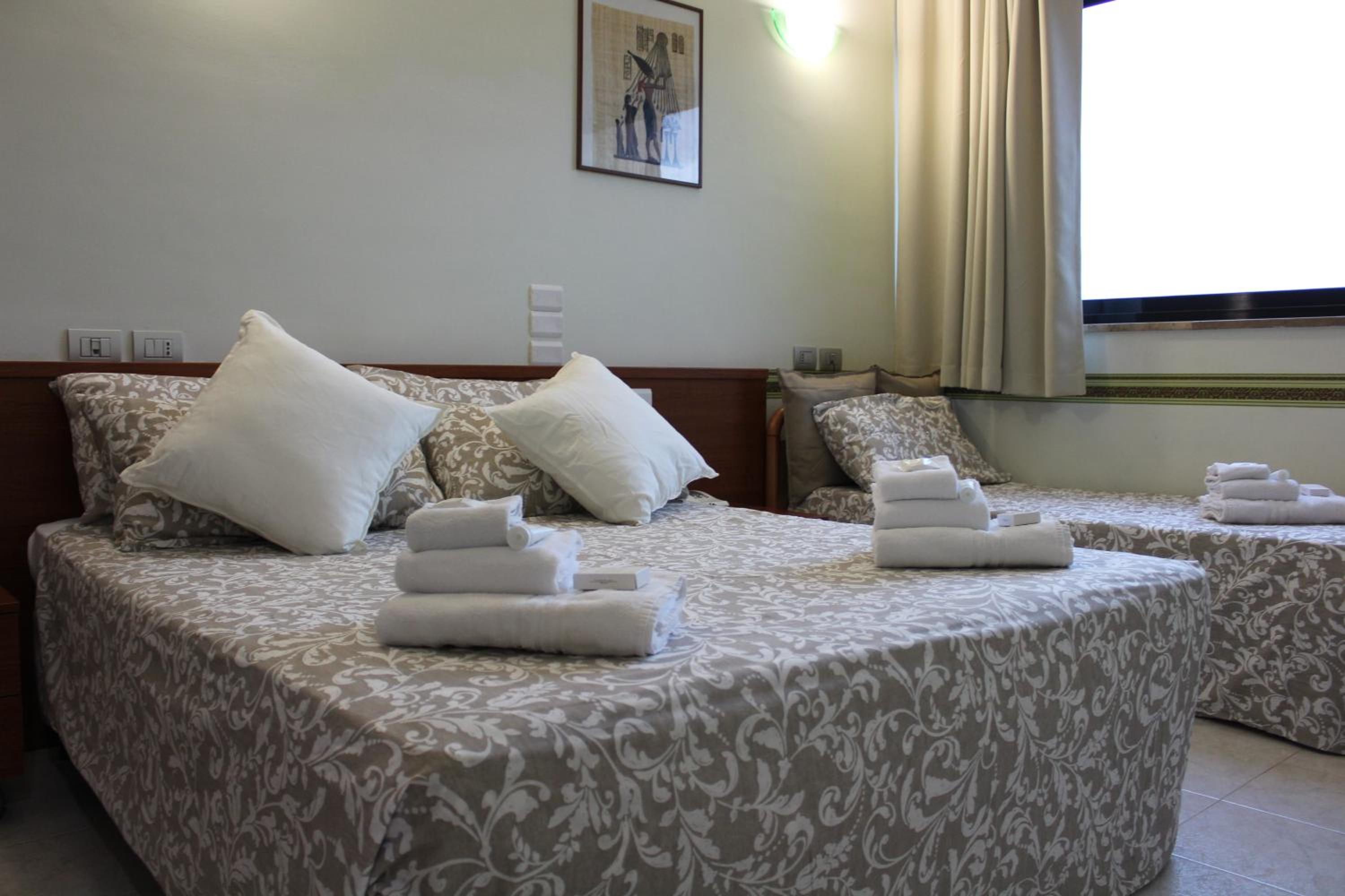 Standard Queen Room