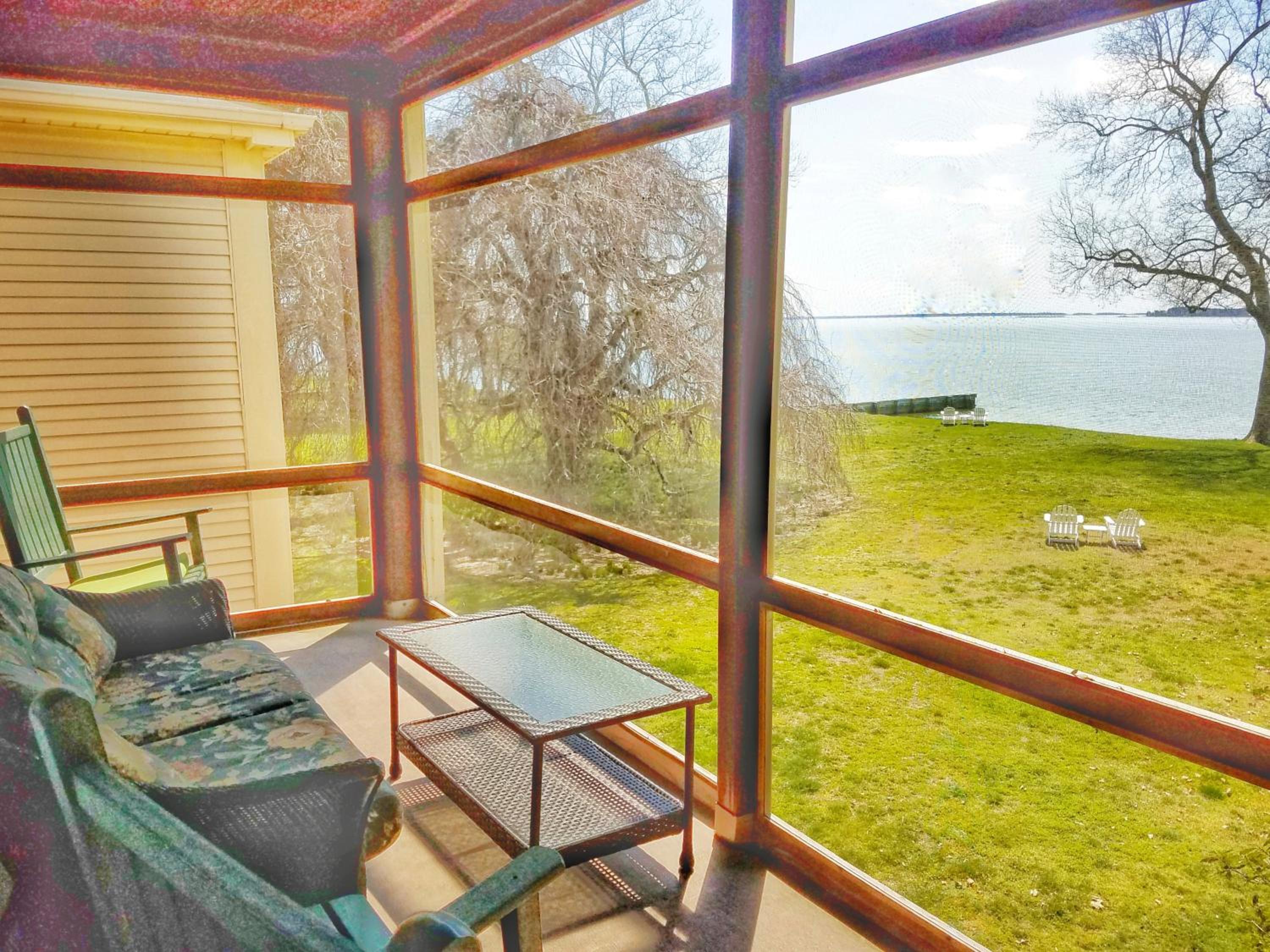Deluxe Suite with Bay View - Photo 18