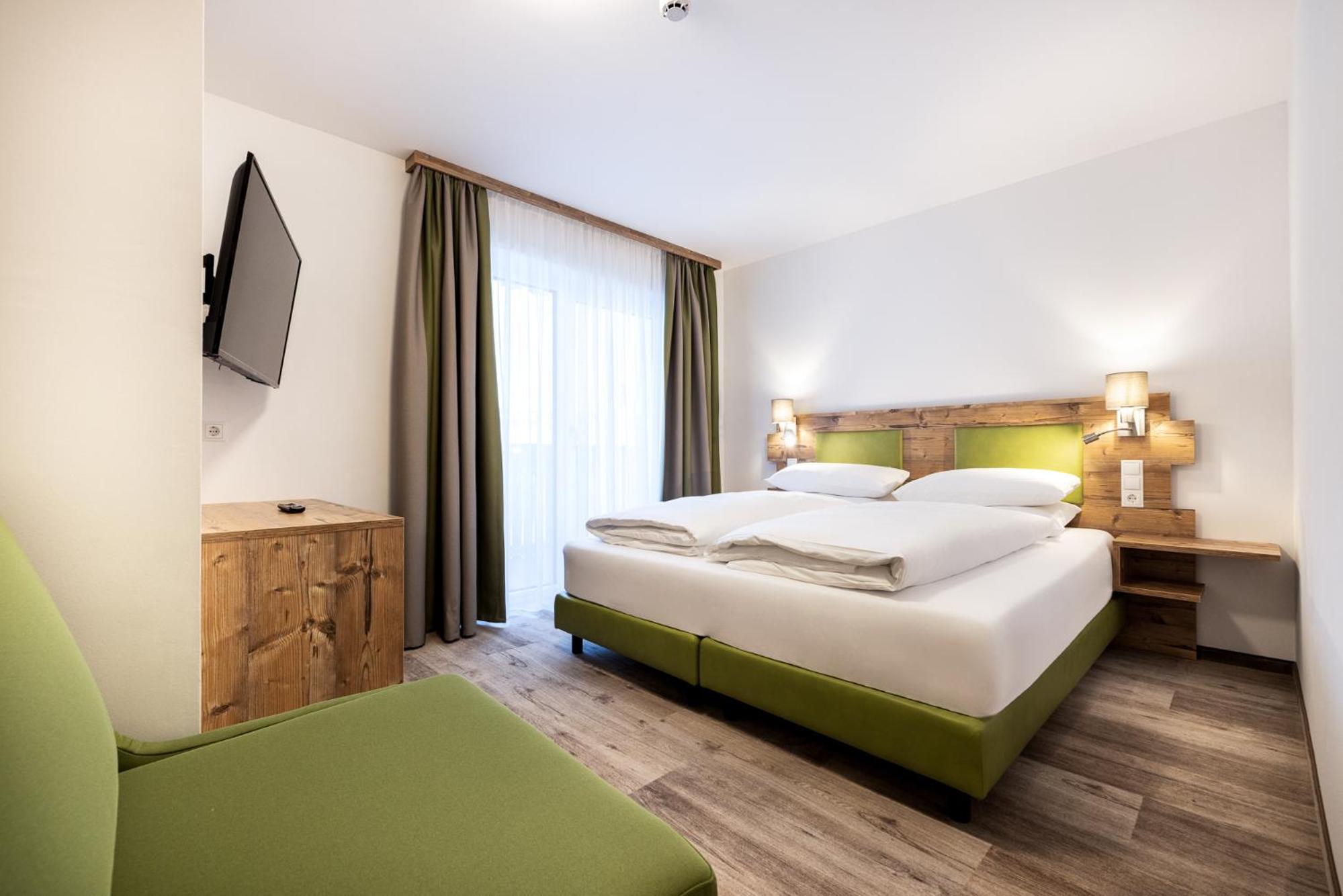 Double Room with Balcony - Photo 1