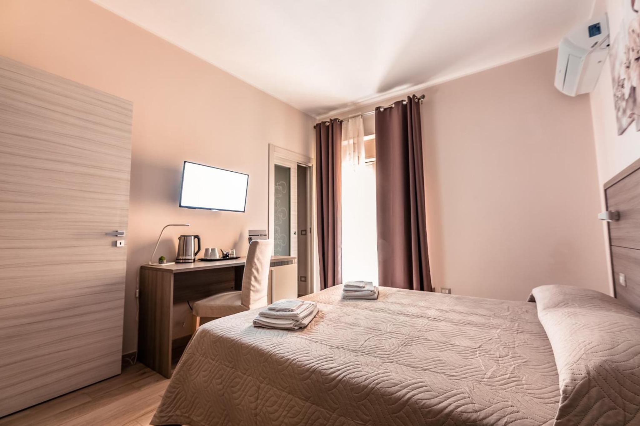 Double Room with Private Bathroom - Photo 8