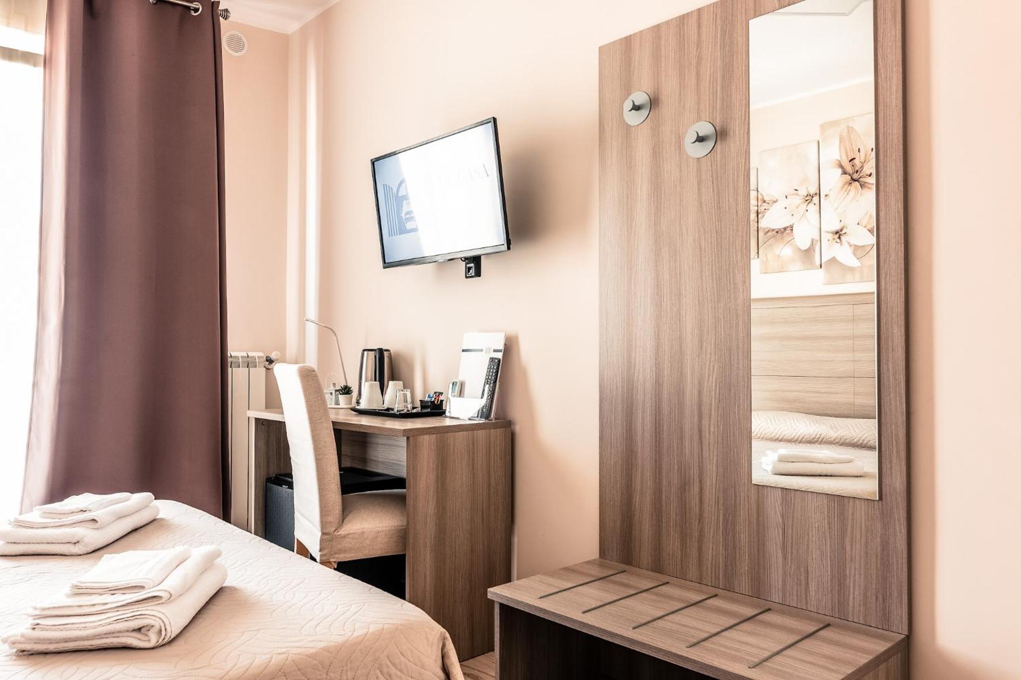 Double Room with Private Bathroom - Photo 3