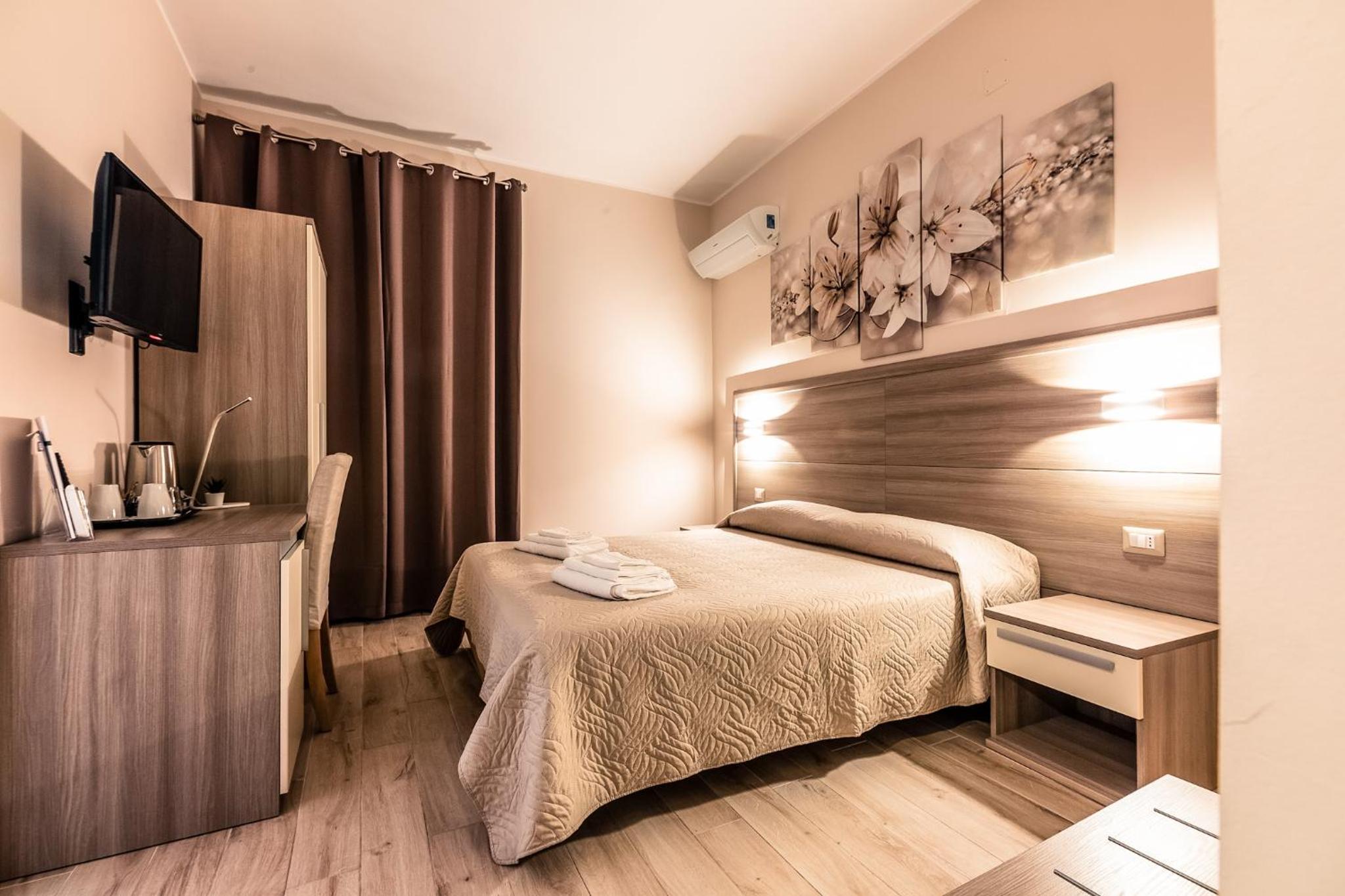 Double Room with Private Bathroom - Photo 1