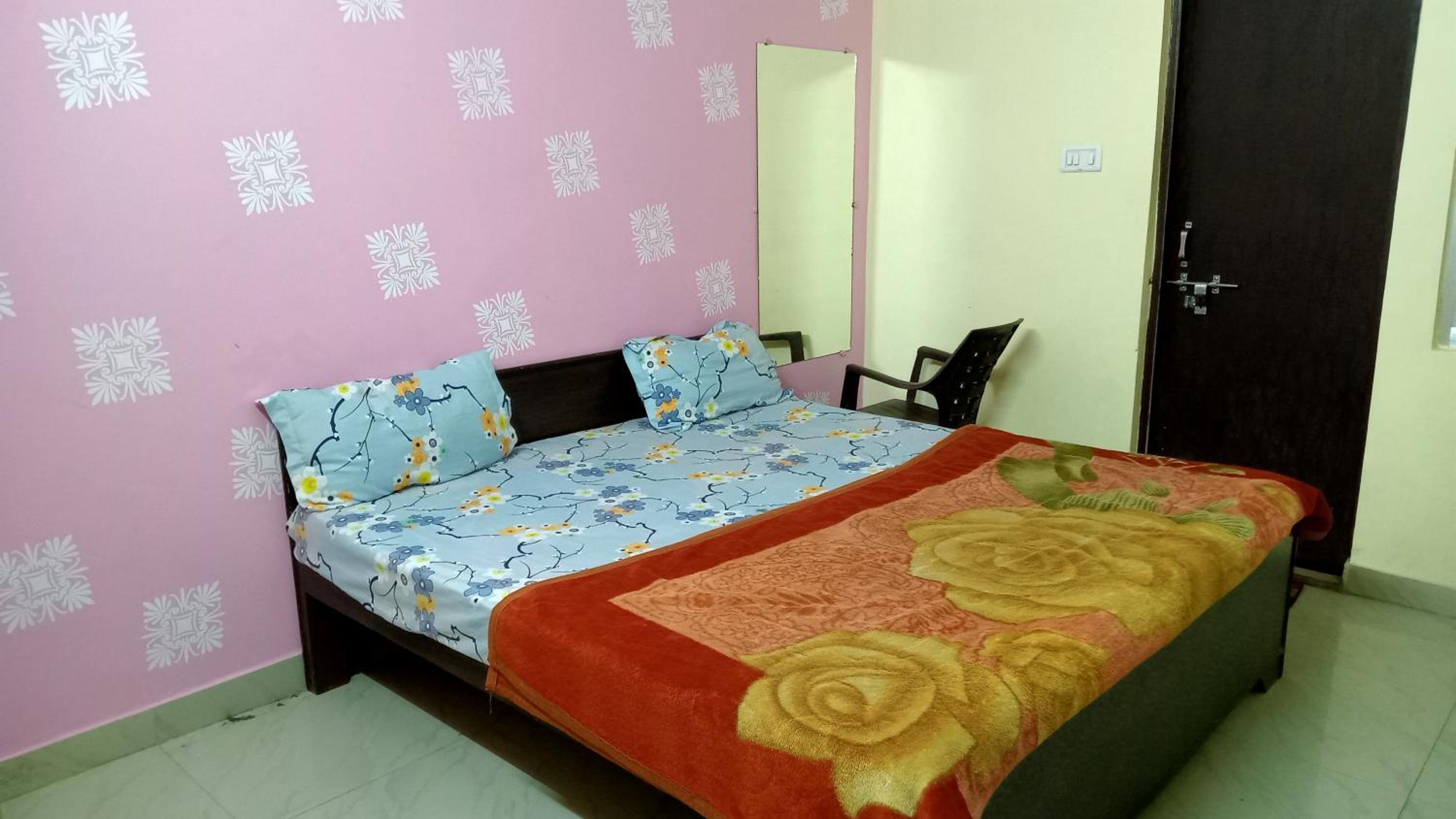 Standard Double Room Non Ac - Photo 4