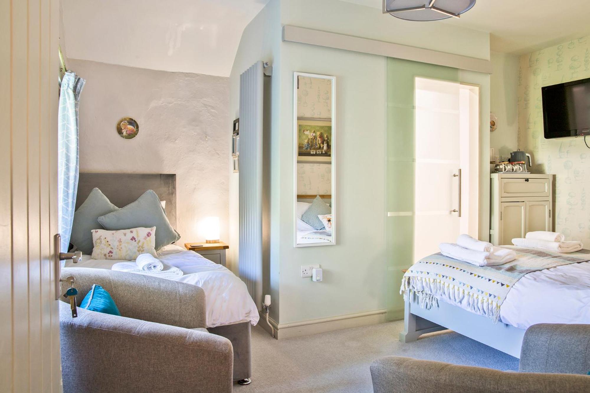 Standard Triple Room - Not Pet Friendly - Photo 6