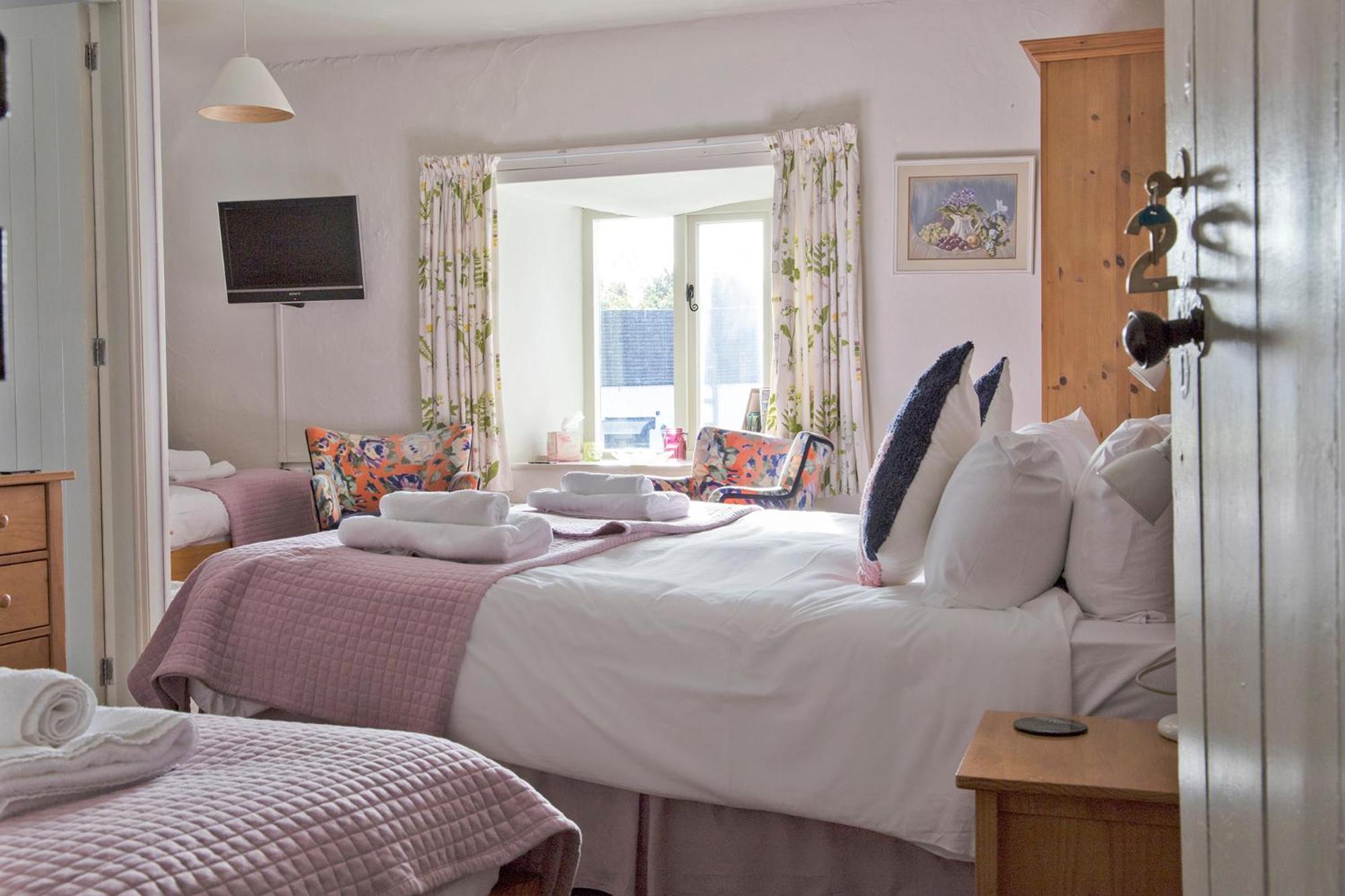 Family Room - Not Pet Friendly  - Photo 6