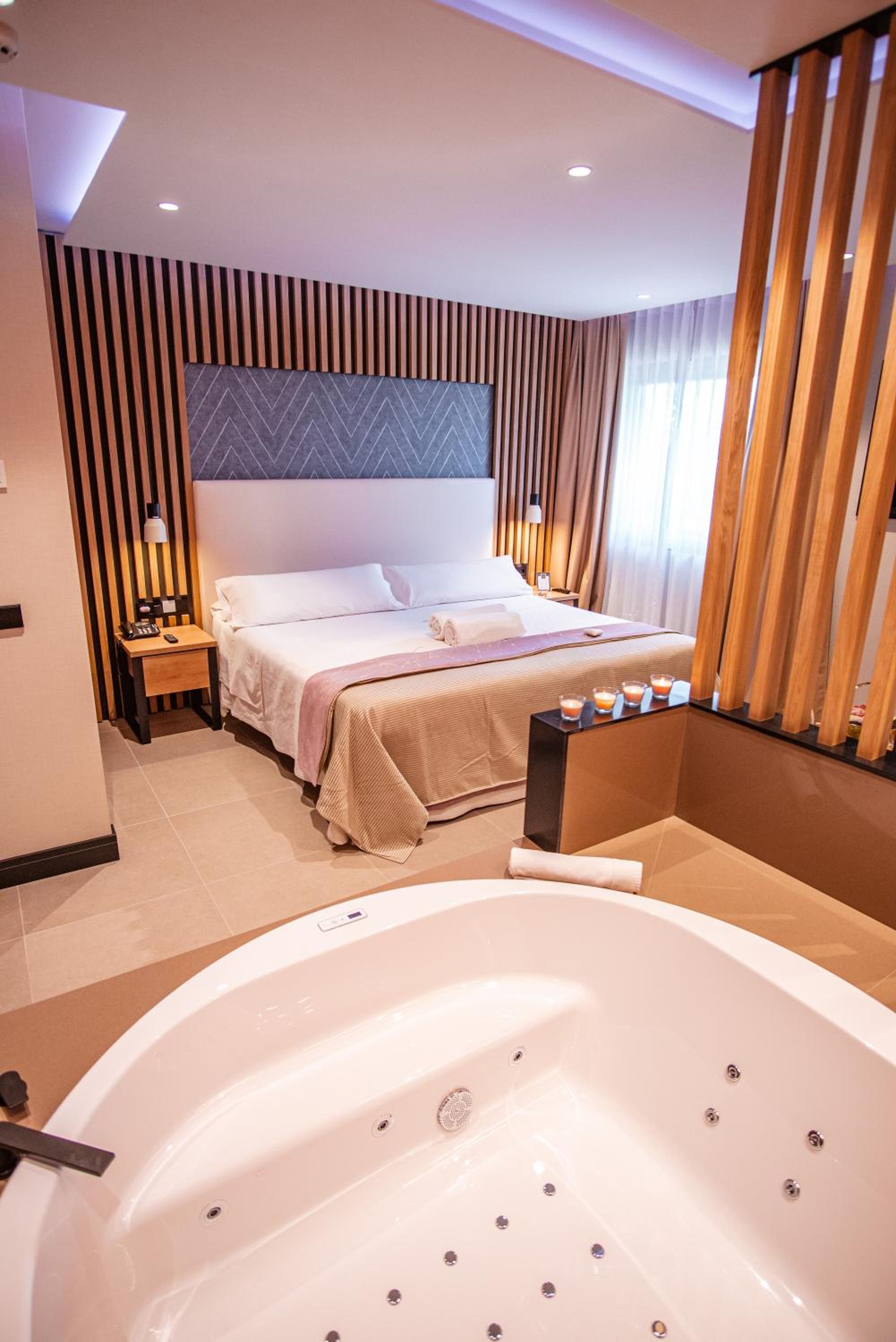 Suite with Spa Bath Macabeu - Photo 1